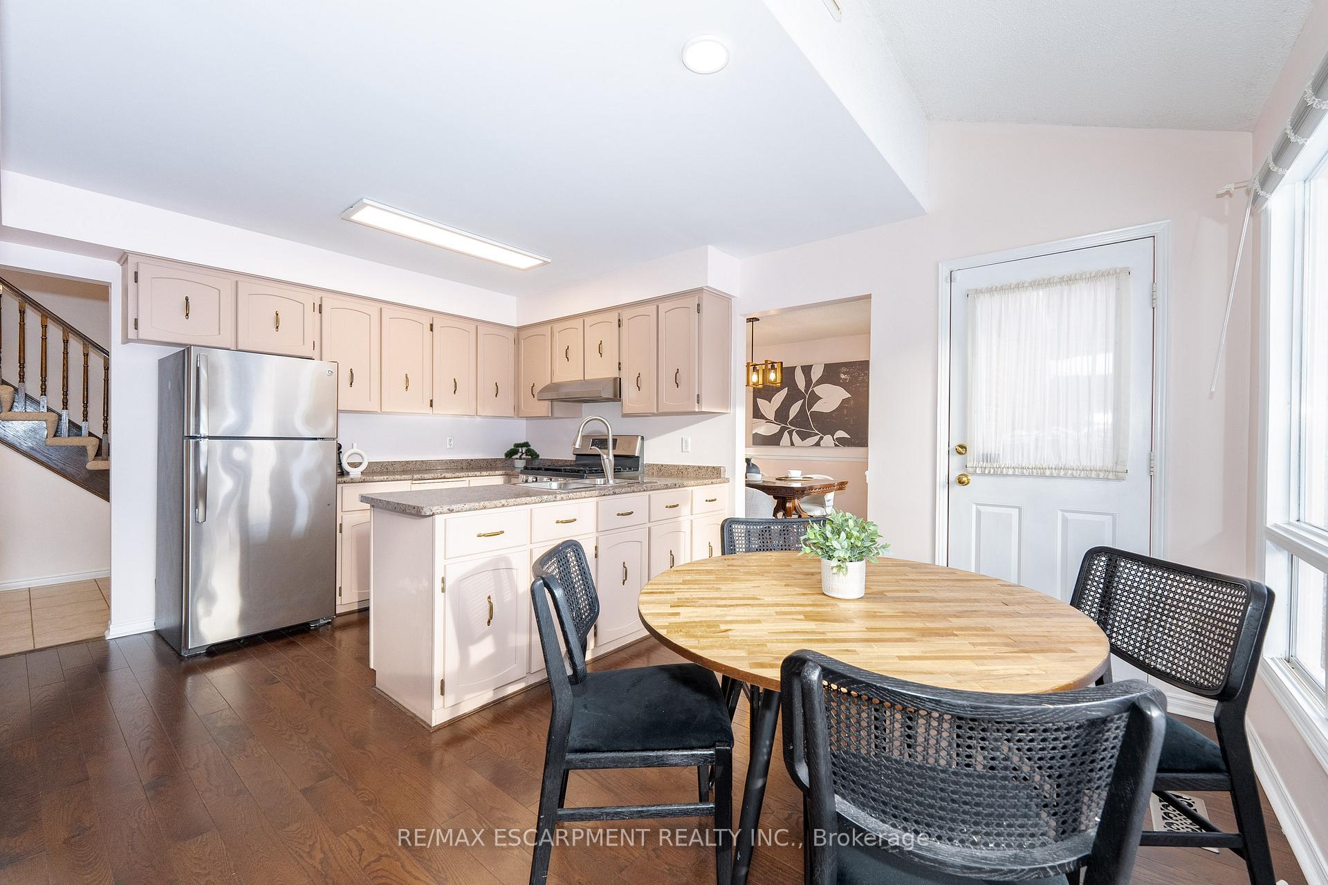 Photo 18 of 2068 Headon Road, Burlington, Headon — HOMEH