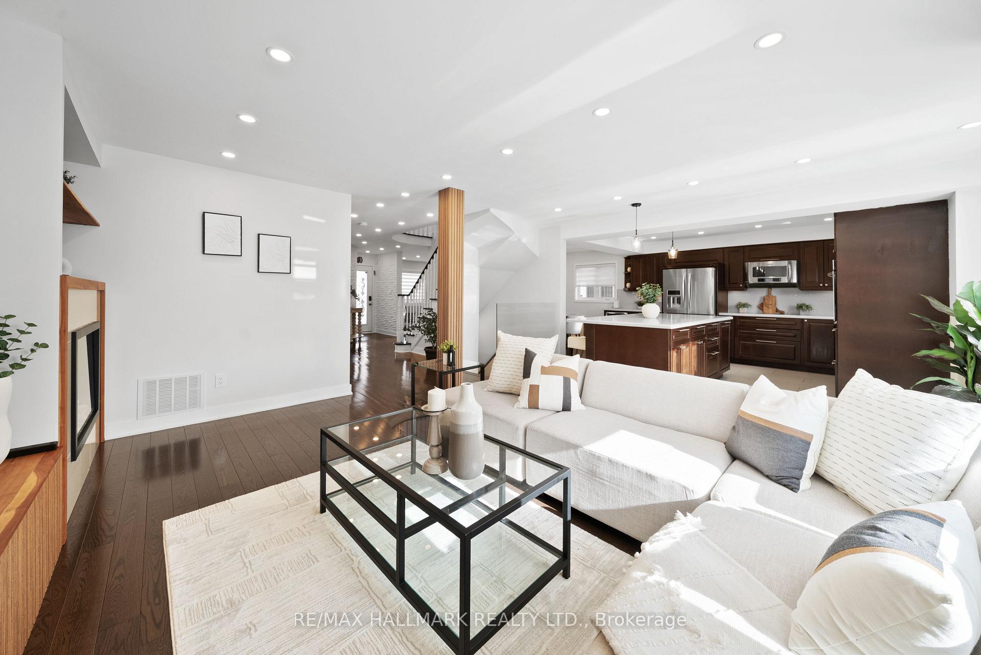 Photo 2 of 92 Marlott Road, Vaughan, Maple — HOMEH