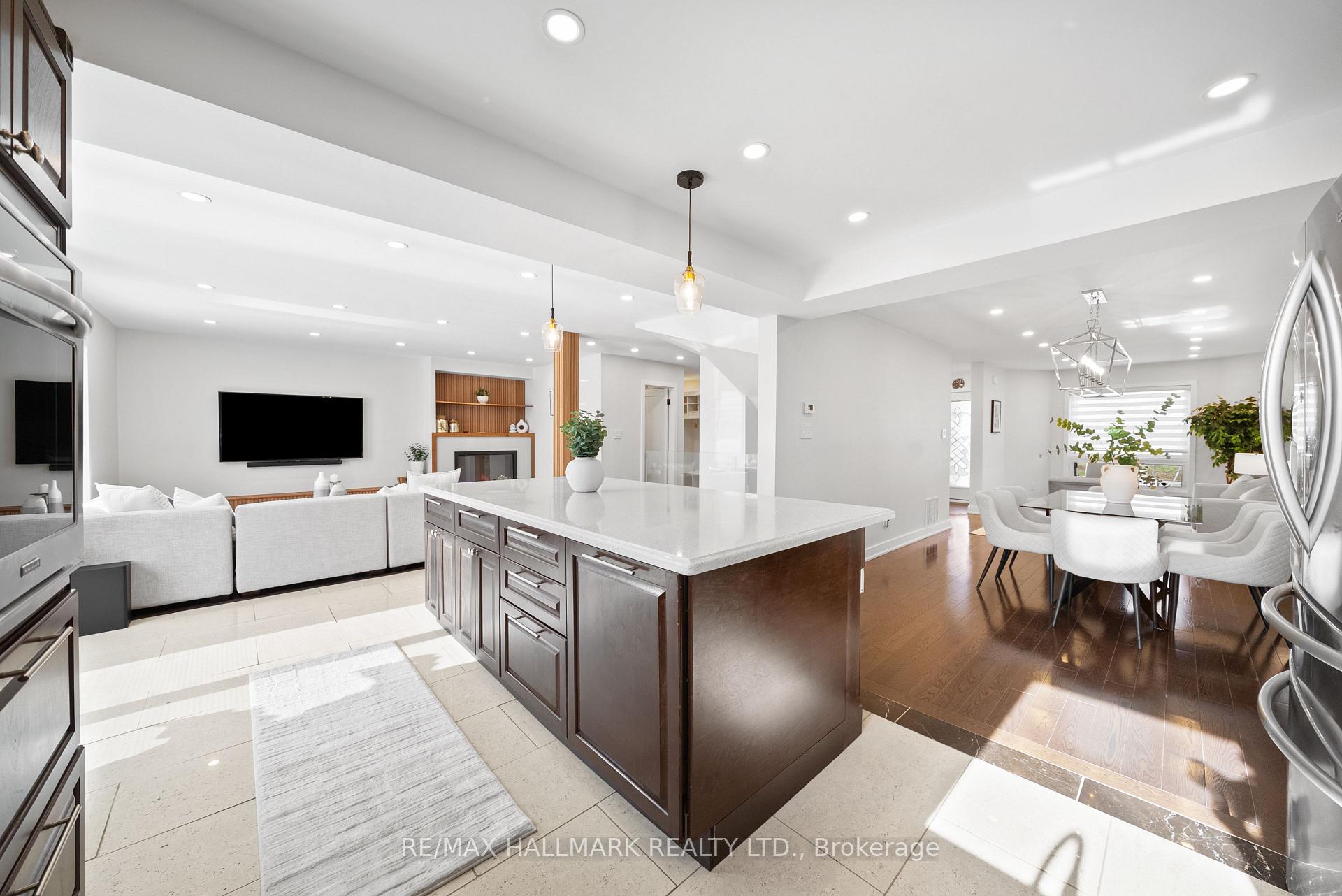 Photo 3 of 92 Marlott Road, Vaughan, Maple — HOMEH