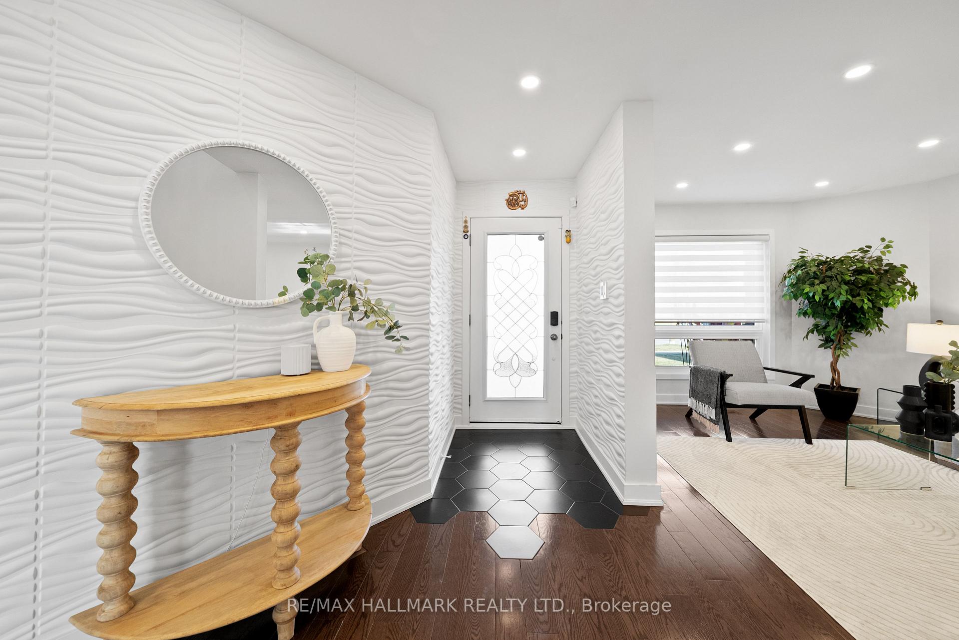 Photo 5 of 92 Marlott Road, Vaughan, Maple — HOMEH