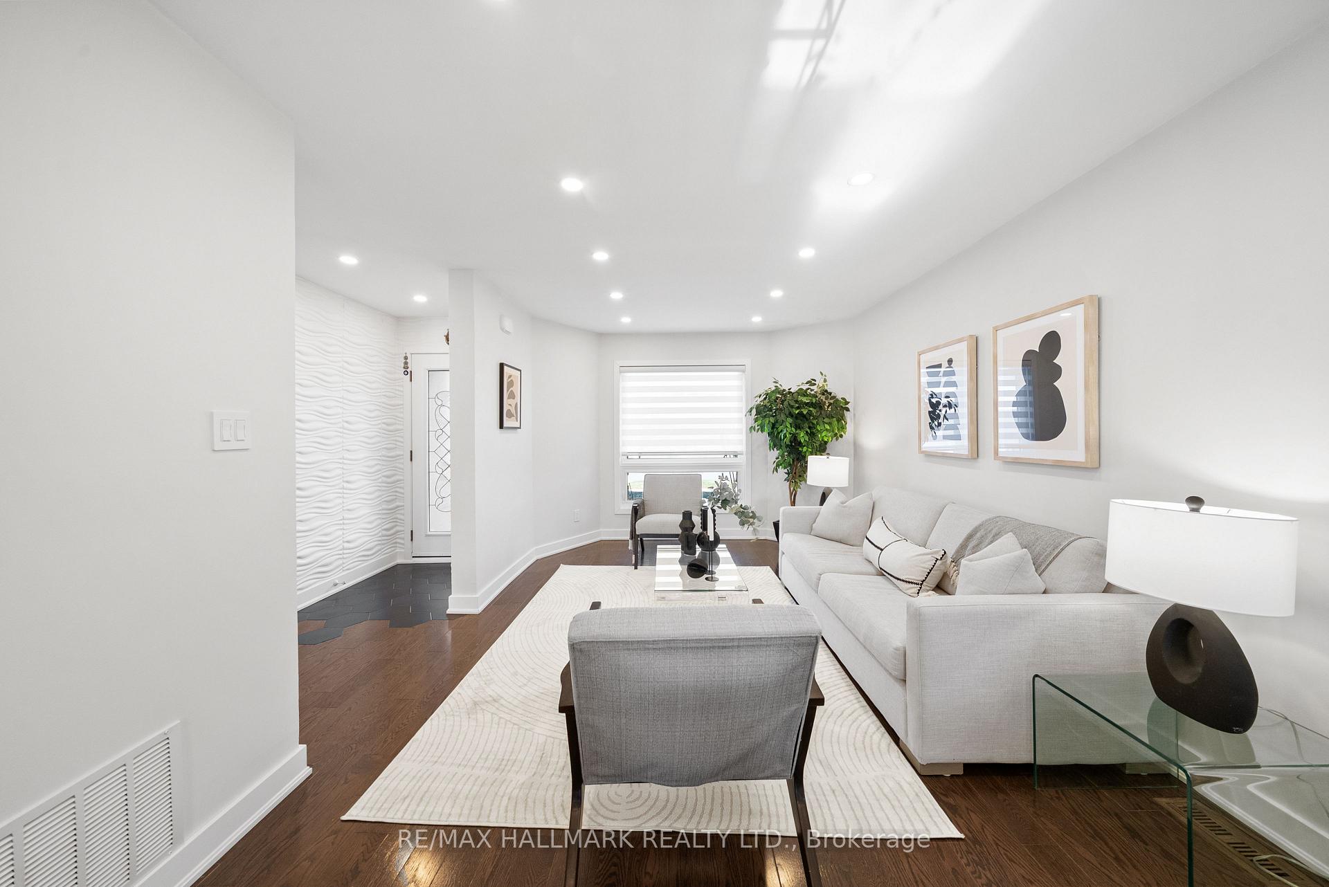 Photo 8 of 92 Marlott Road, Vaughan, Maple — HOMEH