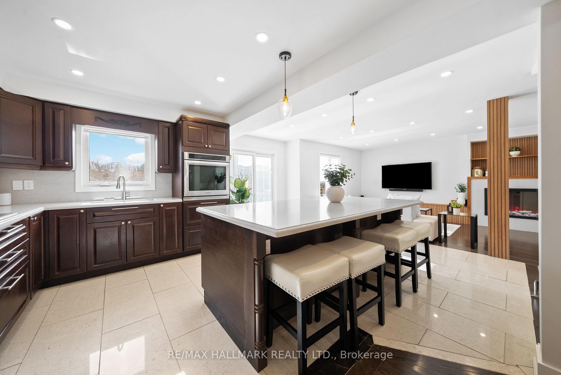 Photo 10 of 92 Marlott Road, Vaughan, Maple — HOMEH