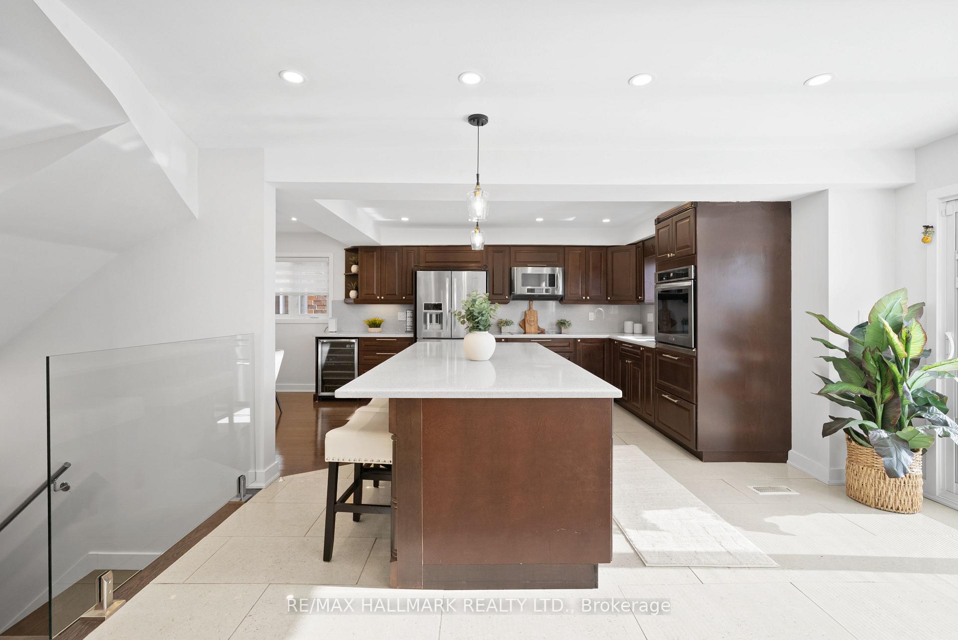 Photo 15 of 92 Marlott Road, Vaughan, Maple — HOMEH