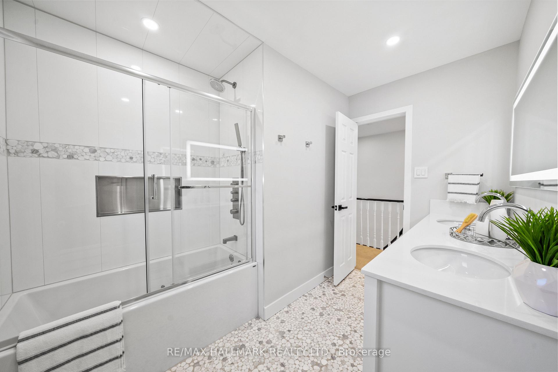 Photo 32 of 92 Marlott Road, Vaughan, Maple — HOMEH