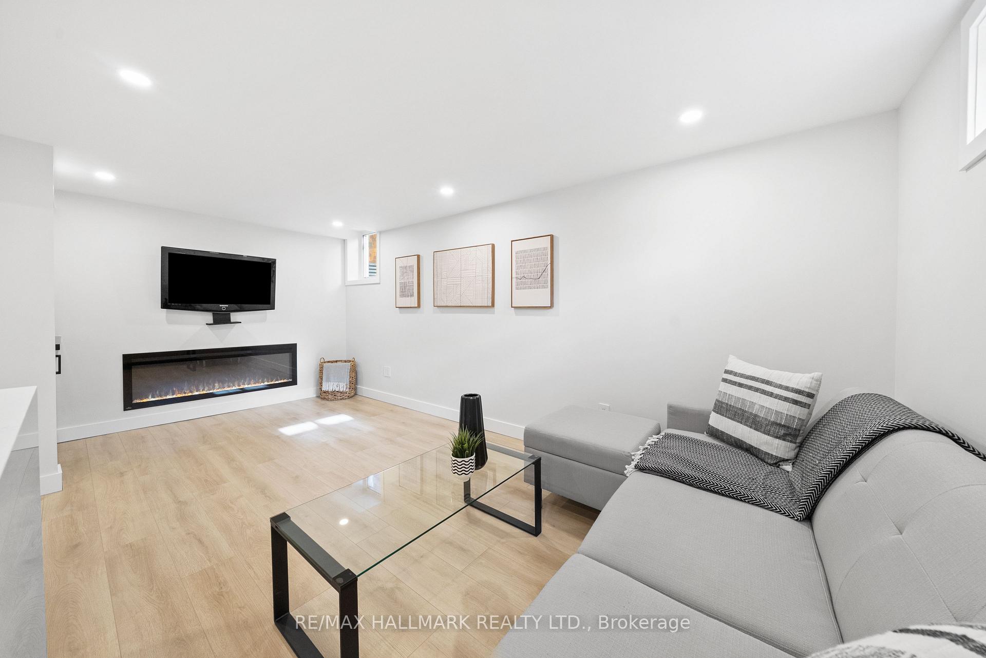 Photo 38 of 92 Marlott Road, Vaughan, Maple — HOMEH
