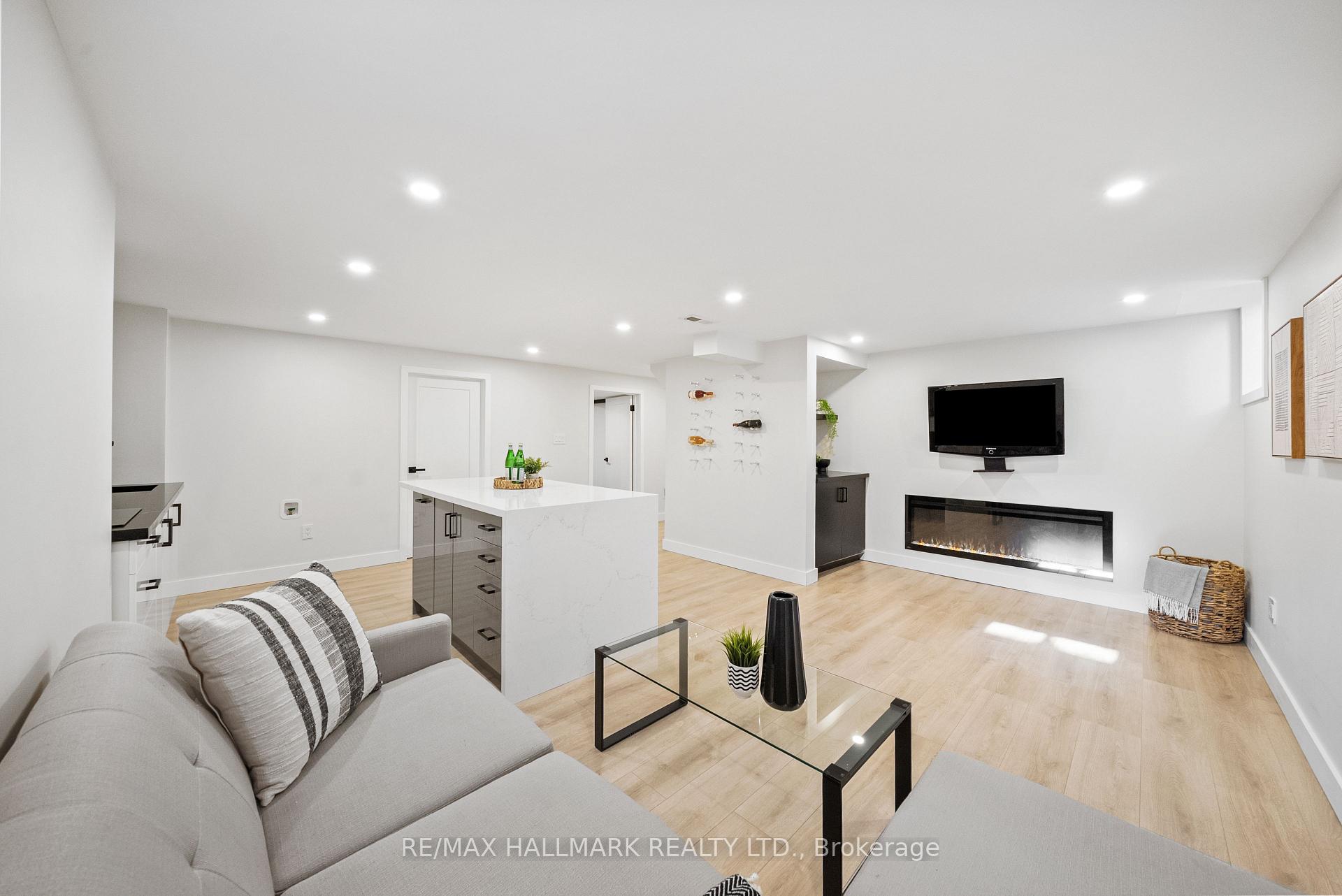 Photo 39 of 92 Marlott Road, Vaughan, Maple — HOMEH