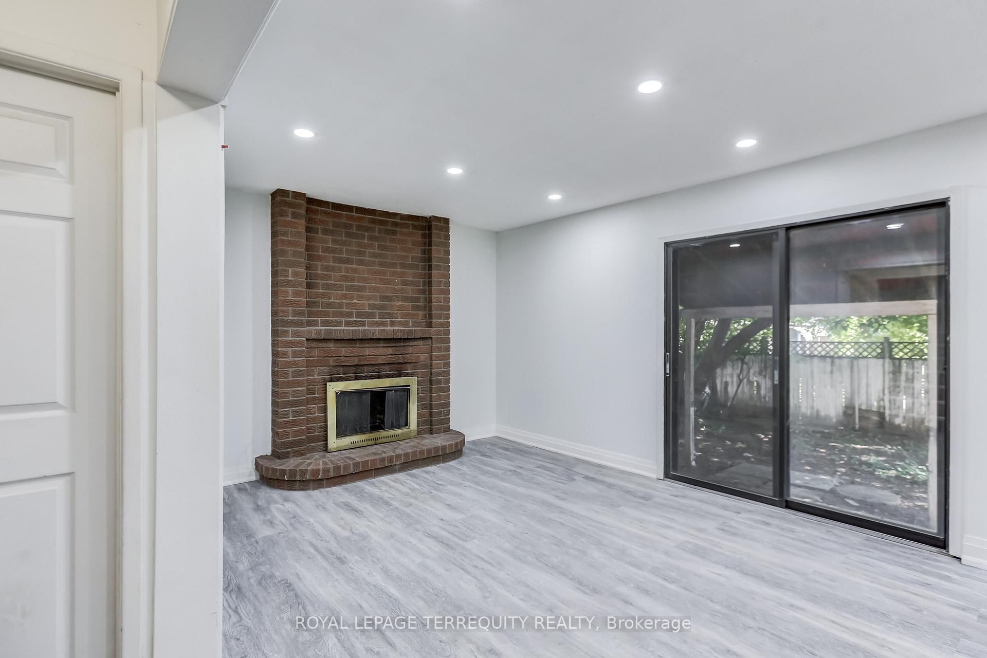 Photo 3 of 12 Martindale Crescent, Brampton, Brampton West — HOMEH