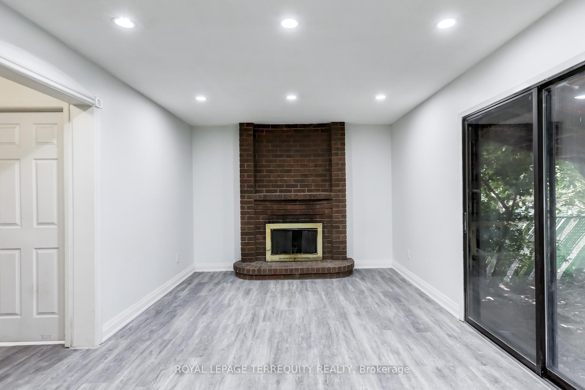 Photo 4 of 12 Martindale Crescent, Brampton, Brampton West — HOMEH