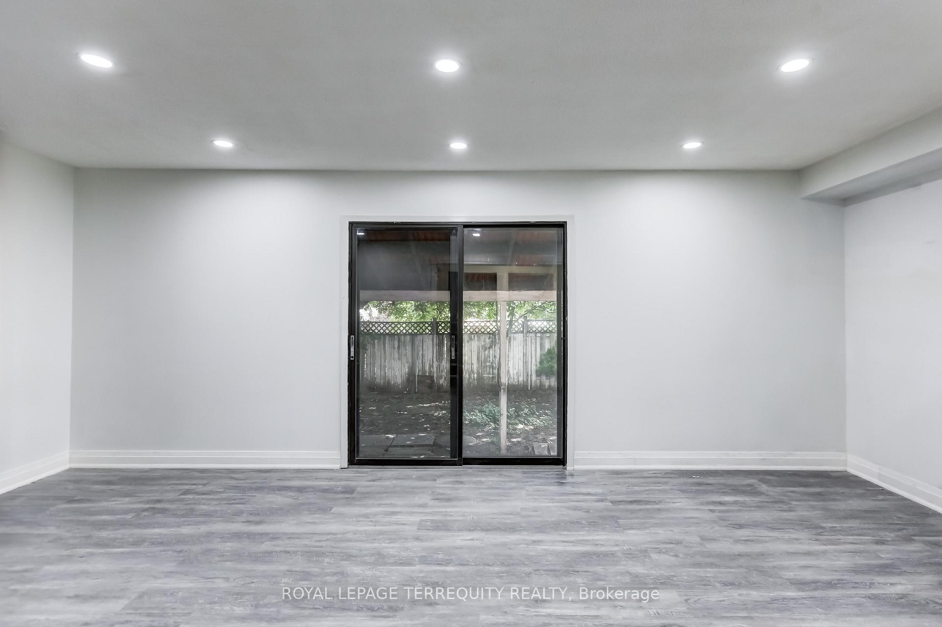 Photo 5 of 12 Martindale Crescent, Brampton, Brampton West — HOMEH