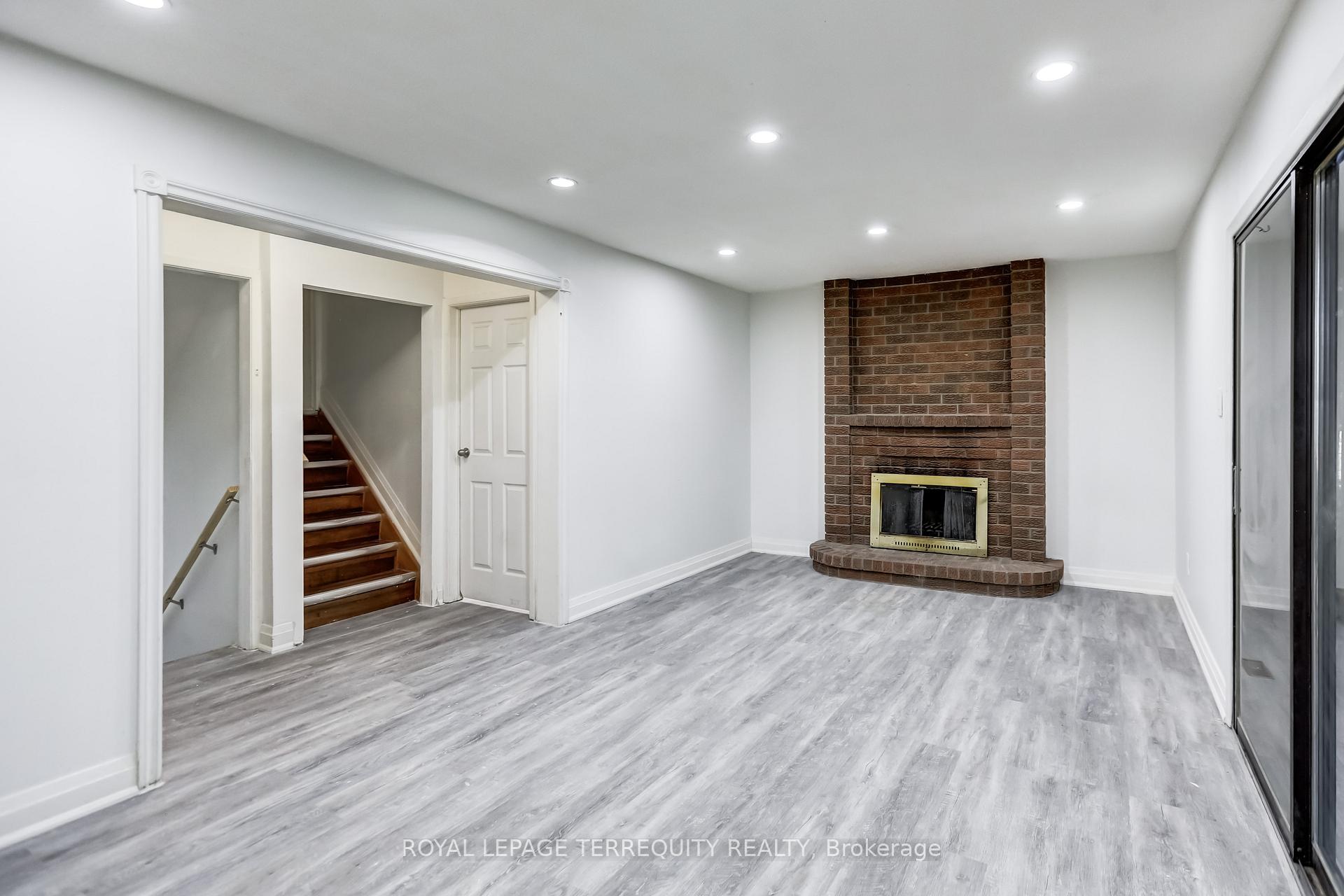 Photo 6 of 12 Martindale Crescent, Brampton, Brampton West — HOMEH
