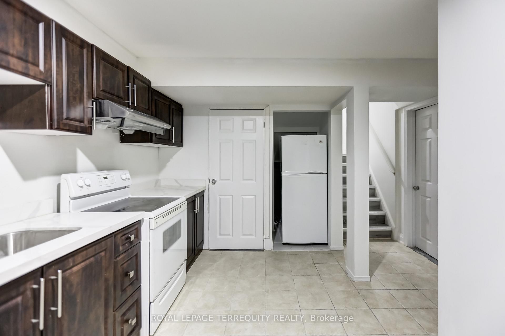 Photo 9 of 12 Martindale Crescent, Brampton, Brampton West — HOMEH