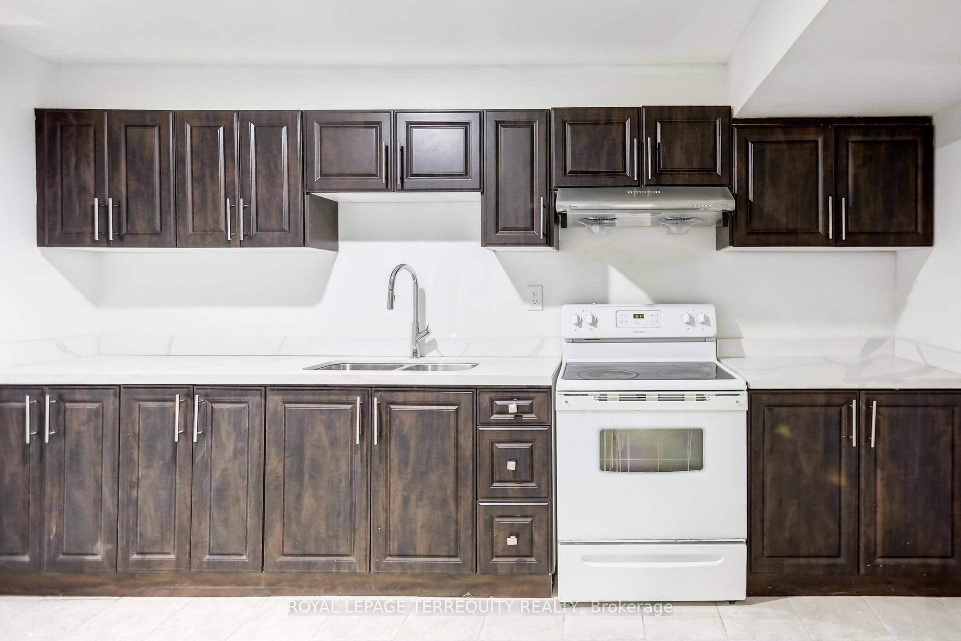 Photo 10 of 12 Martindale Crescent, Brampton, Brampton West — HOMEH