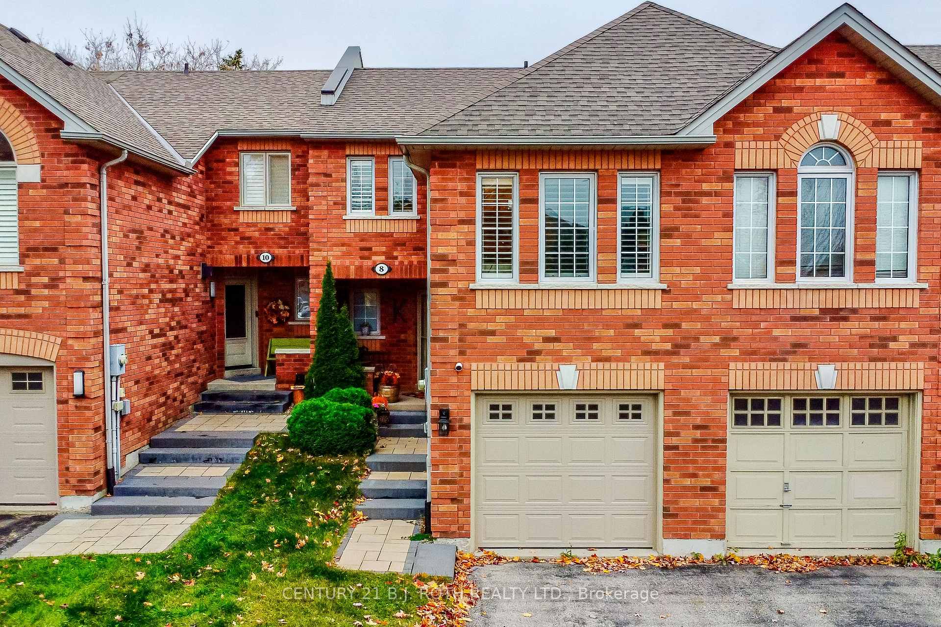 Photo 2 of 8 Bailey Court, Barrie, Allandale — HOMEH