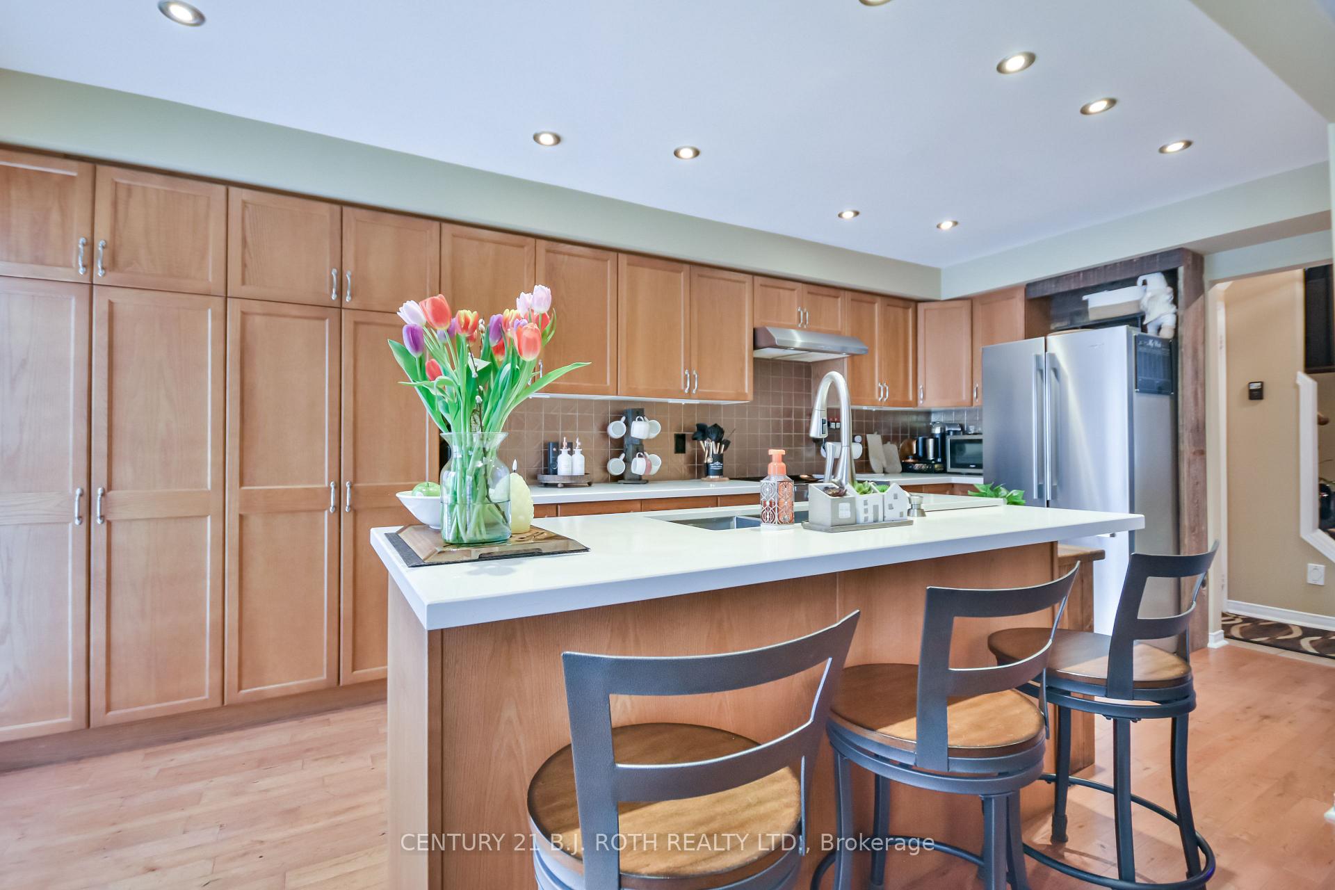 Photo 9 of 8 Bailey Court, Barrie, Allandale — HOMEH
