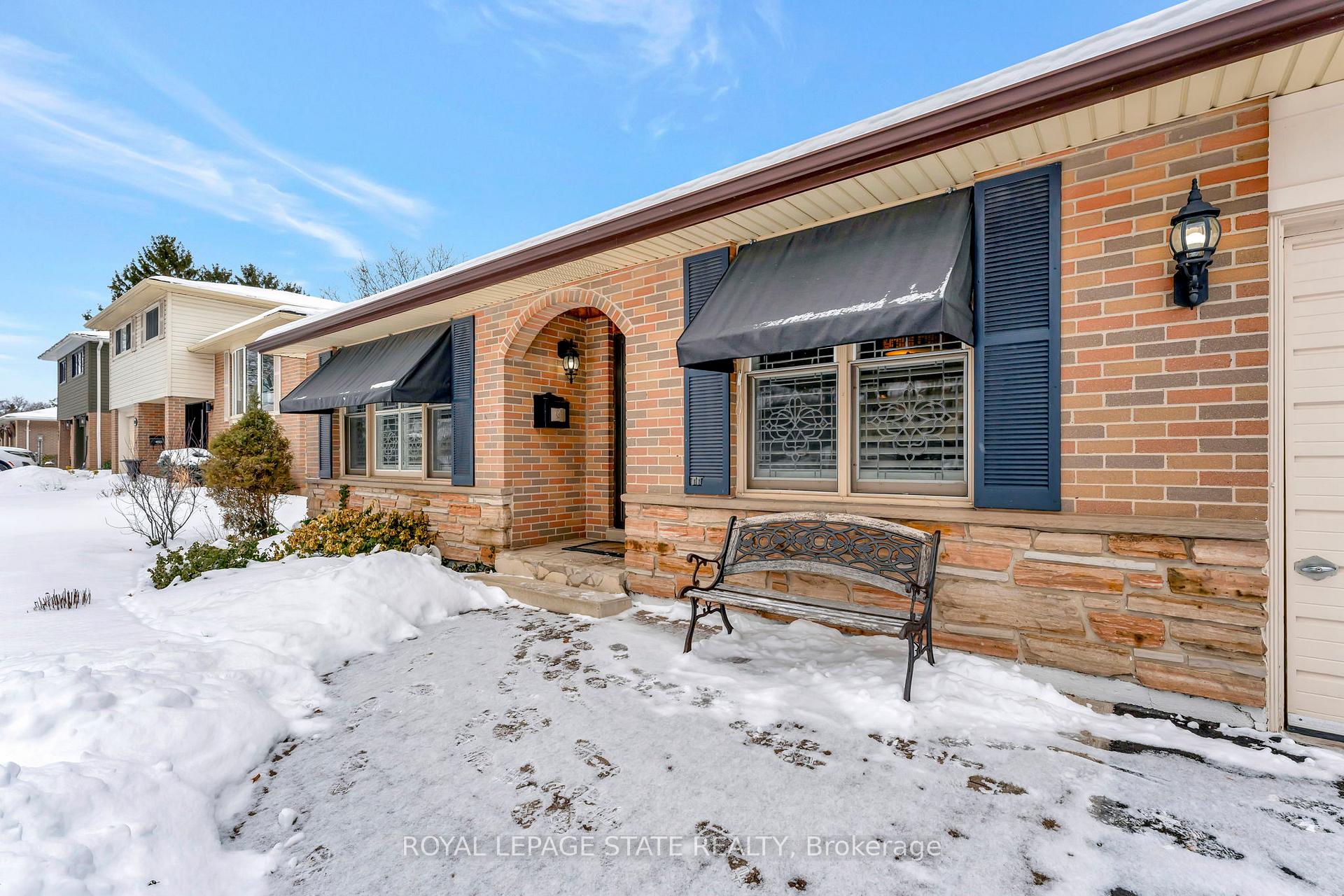 Photo 3 of 1457 Dewbourne Crescent, Burlington, Palmer — HOMEH