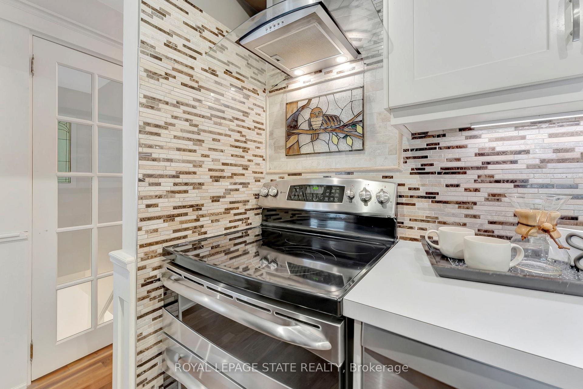 Photo 10 of 1457 Dewbourne Crescent, Burlington, Palmer — HOMEH