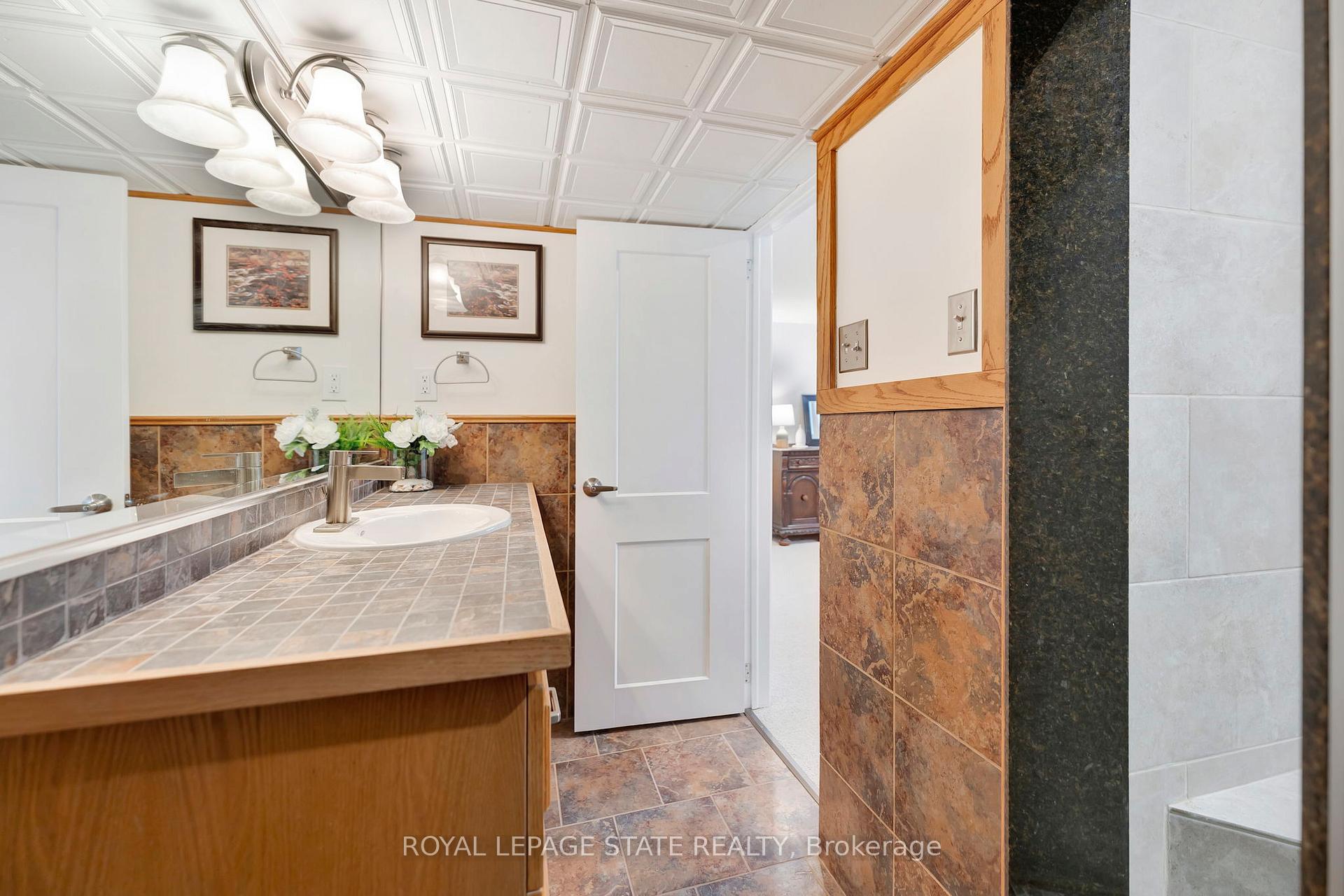 Photo 36 of 1457 Dewbourne Crescent, Burlington, Palmer — HOMEH