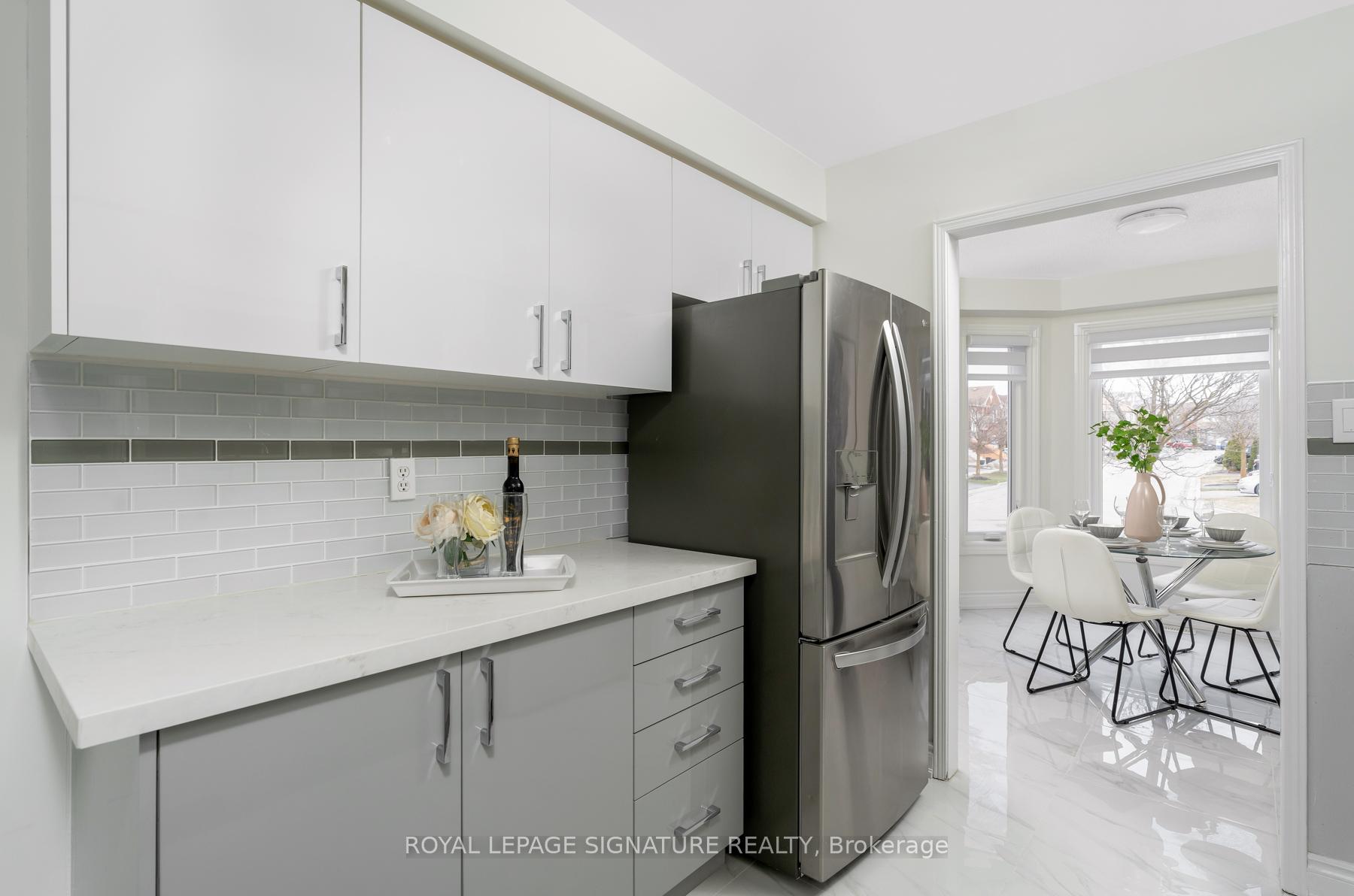 Photo 7 of 34 Denton Circle, Vaughan, Maple — HOMEH