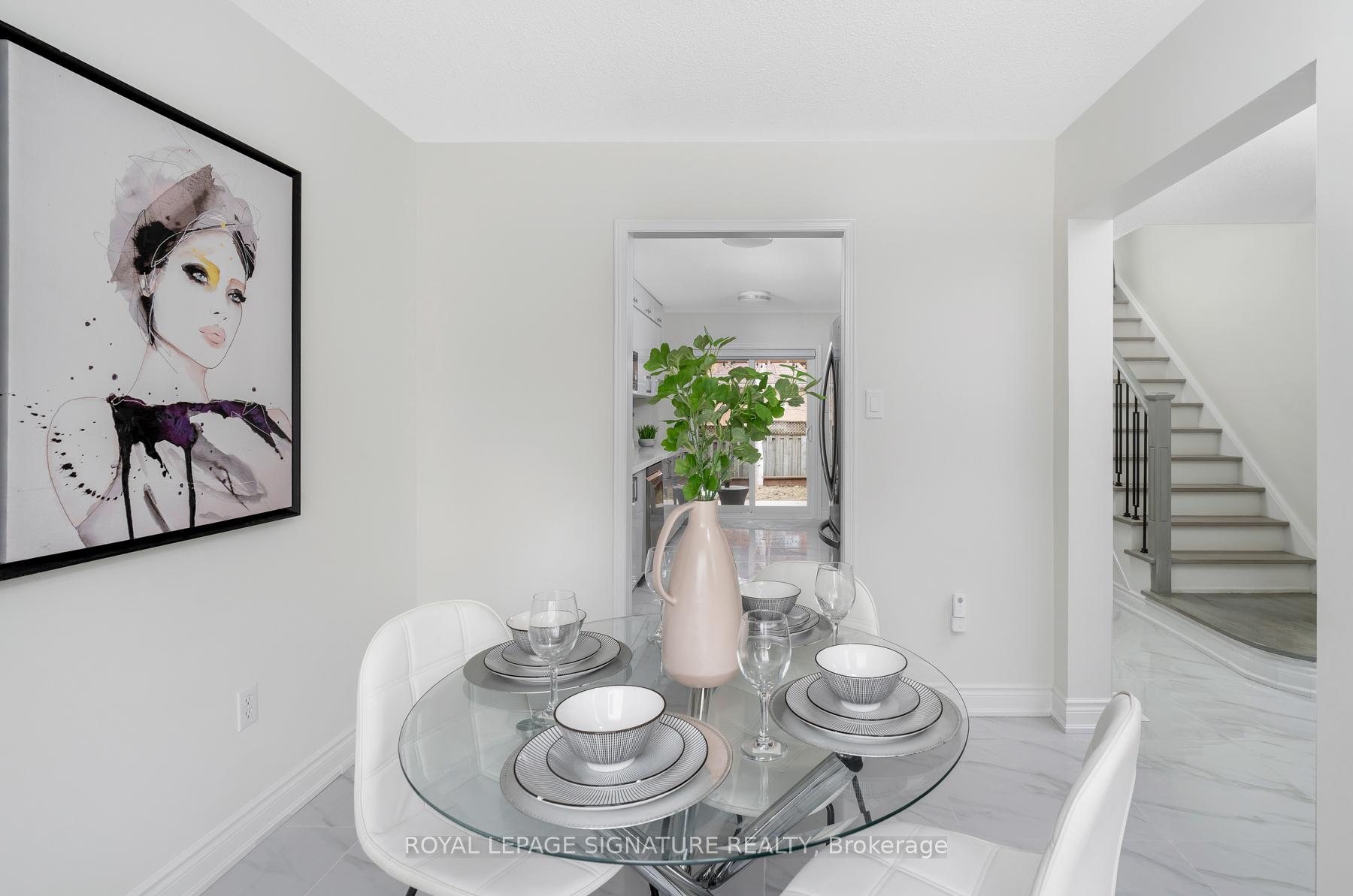 Photo 12 of 34 Denton Circle, Vaughan, Maple — HOMEH