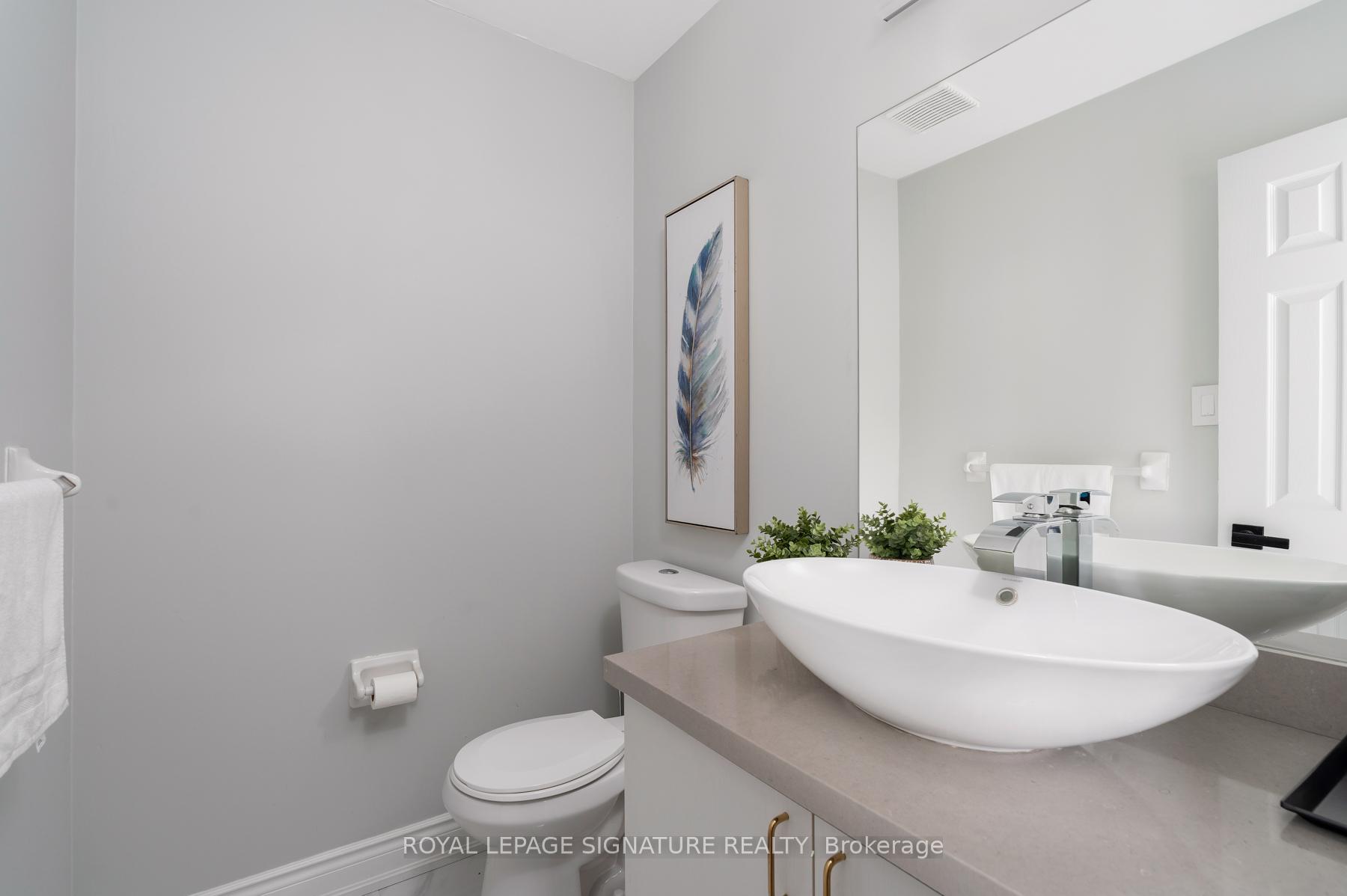 Photo 13 of 34 Denton Circle, Vaughan, Maple — HOMEH