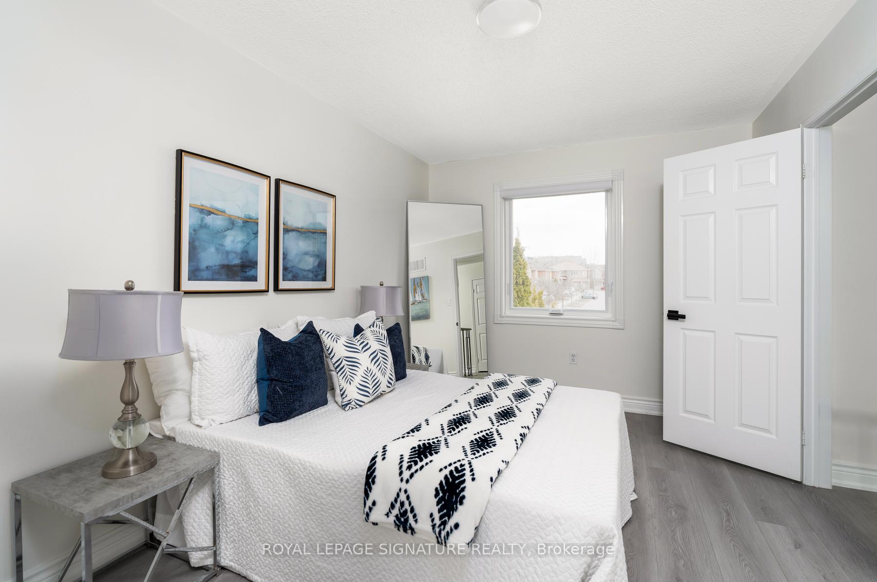 Photo 14 of 34 Denton Circle, Vaughan, Maple — HOMEH