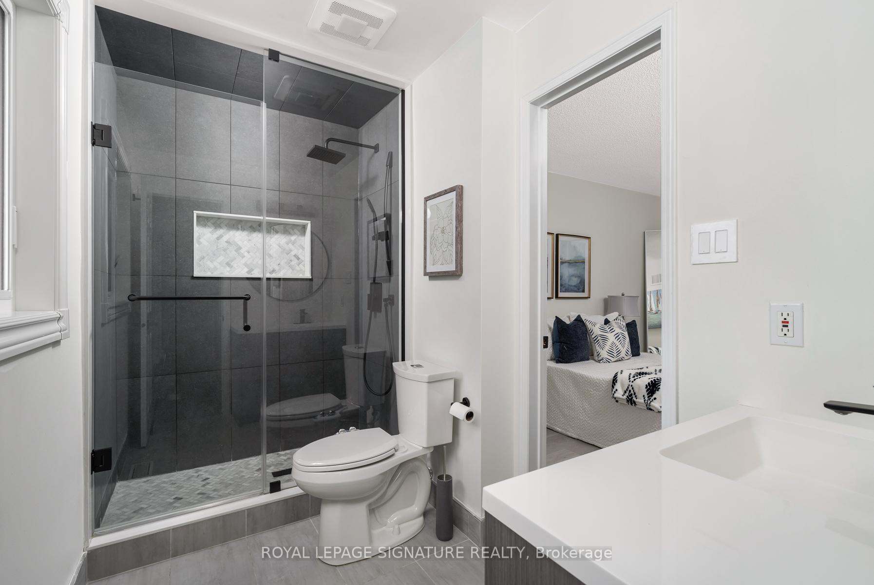 Photo 17 of 34 Denton Circle, Vaughan, Maple — HOMEH