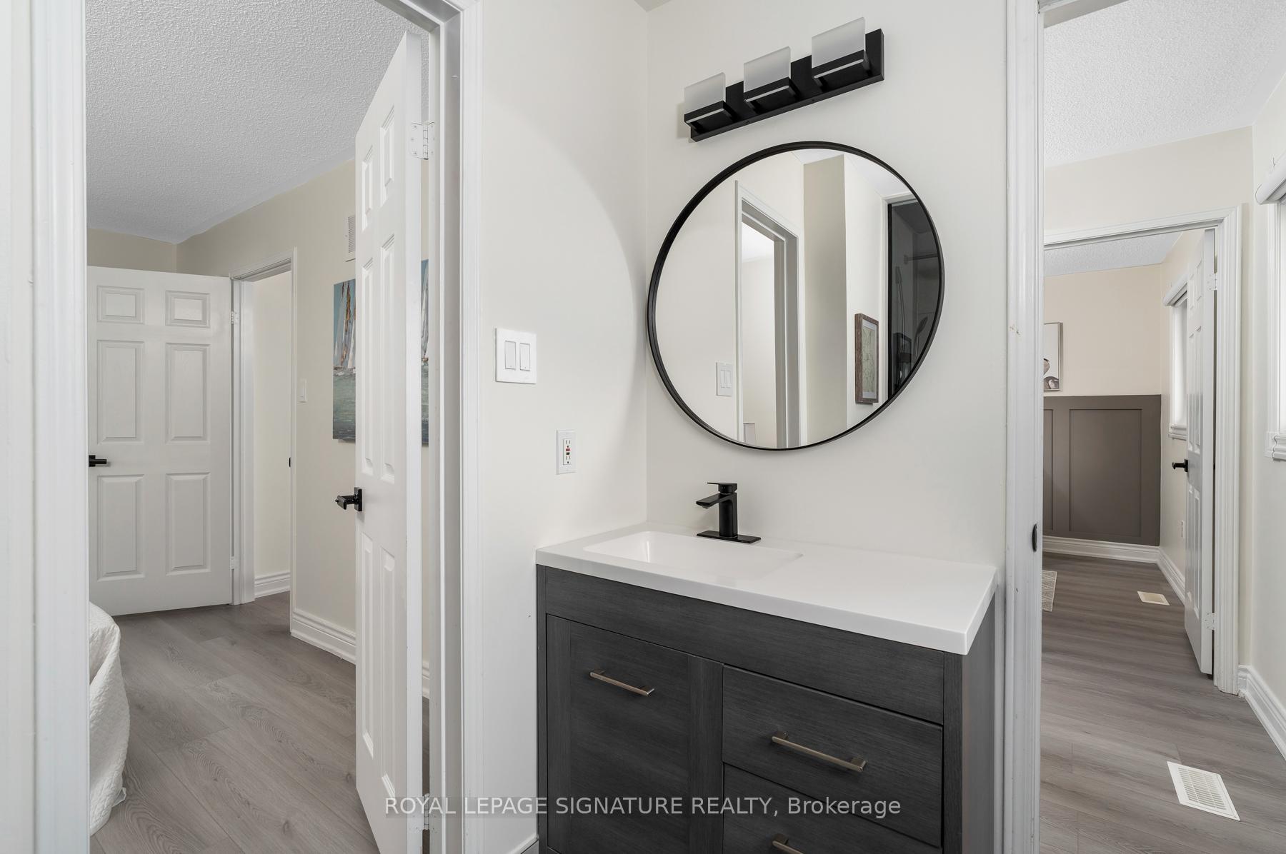 Photo 18 of 34 Denton Circle, Vaughan, Maple — HOMEH
