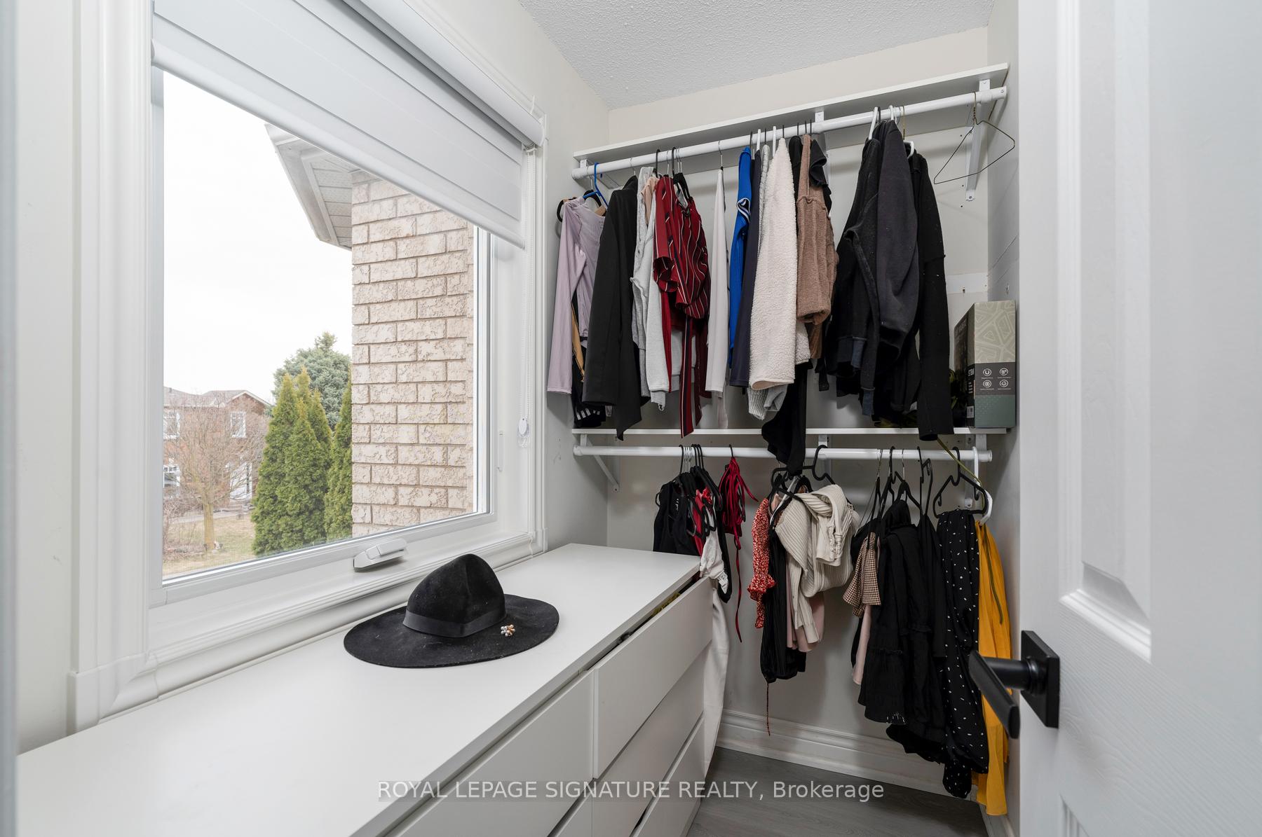 Photo 19 of 34 Denton Circle, Vaughan, Maple — HOMEH