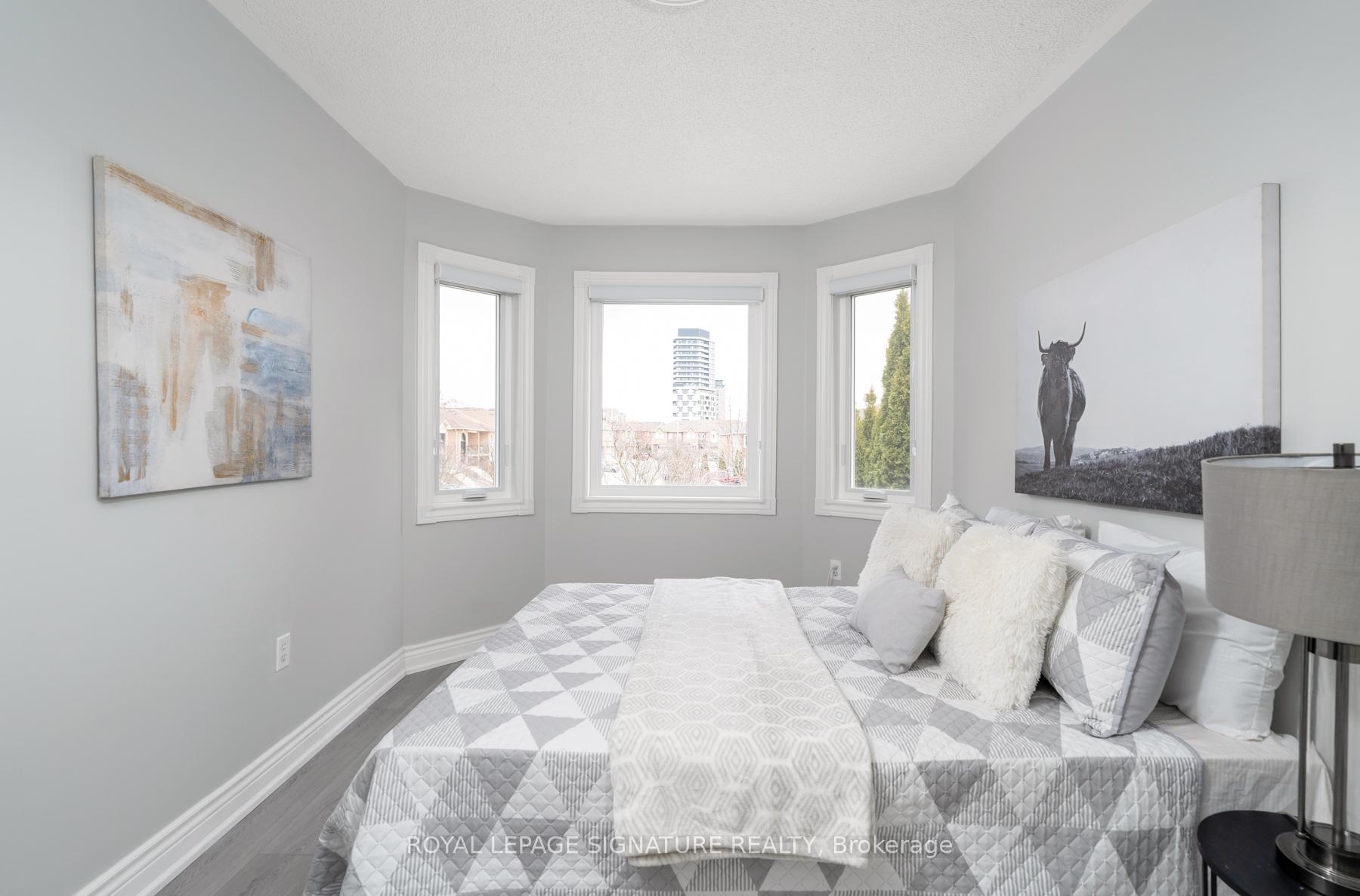 Photo 24 of 34 Denton Circle, Vaughan, Maple — HOMEH