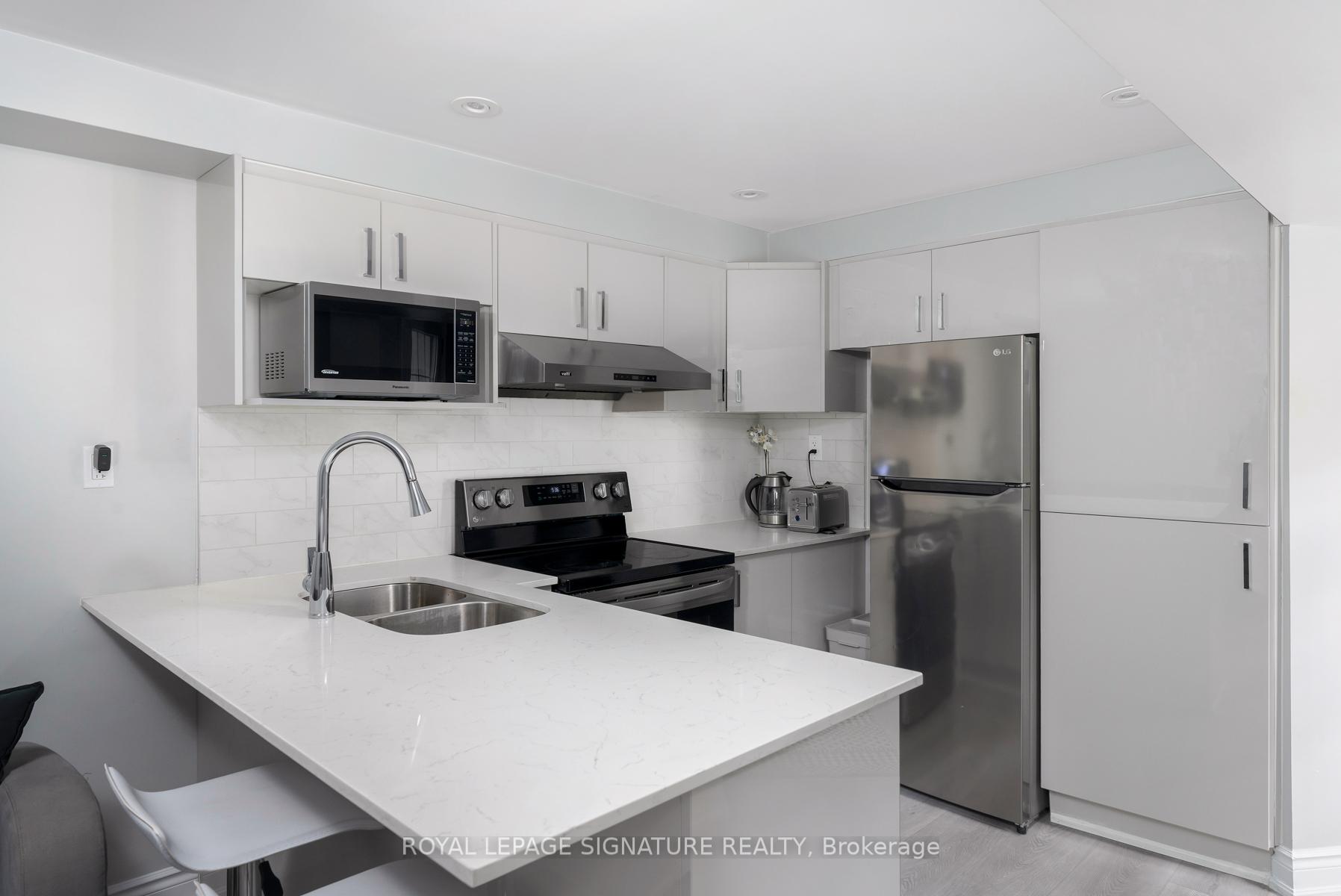 Photo 27 of 34 Denton Circle, Vaughan, Maple — HOMEH