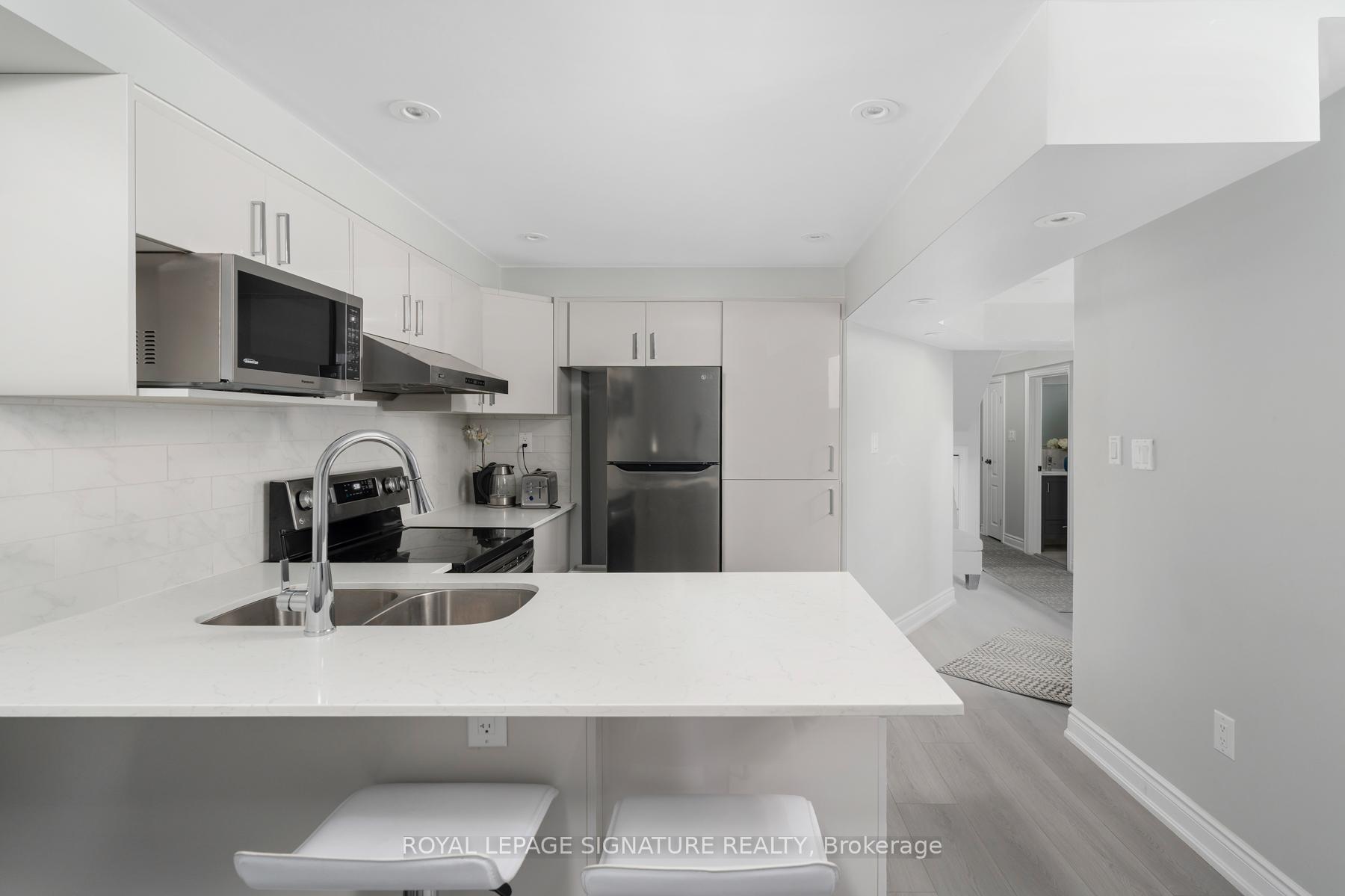 Photo 30 of 34 Denton Circle, Vaughan, Maple — HOMEH