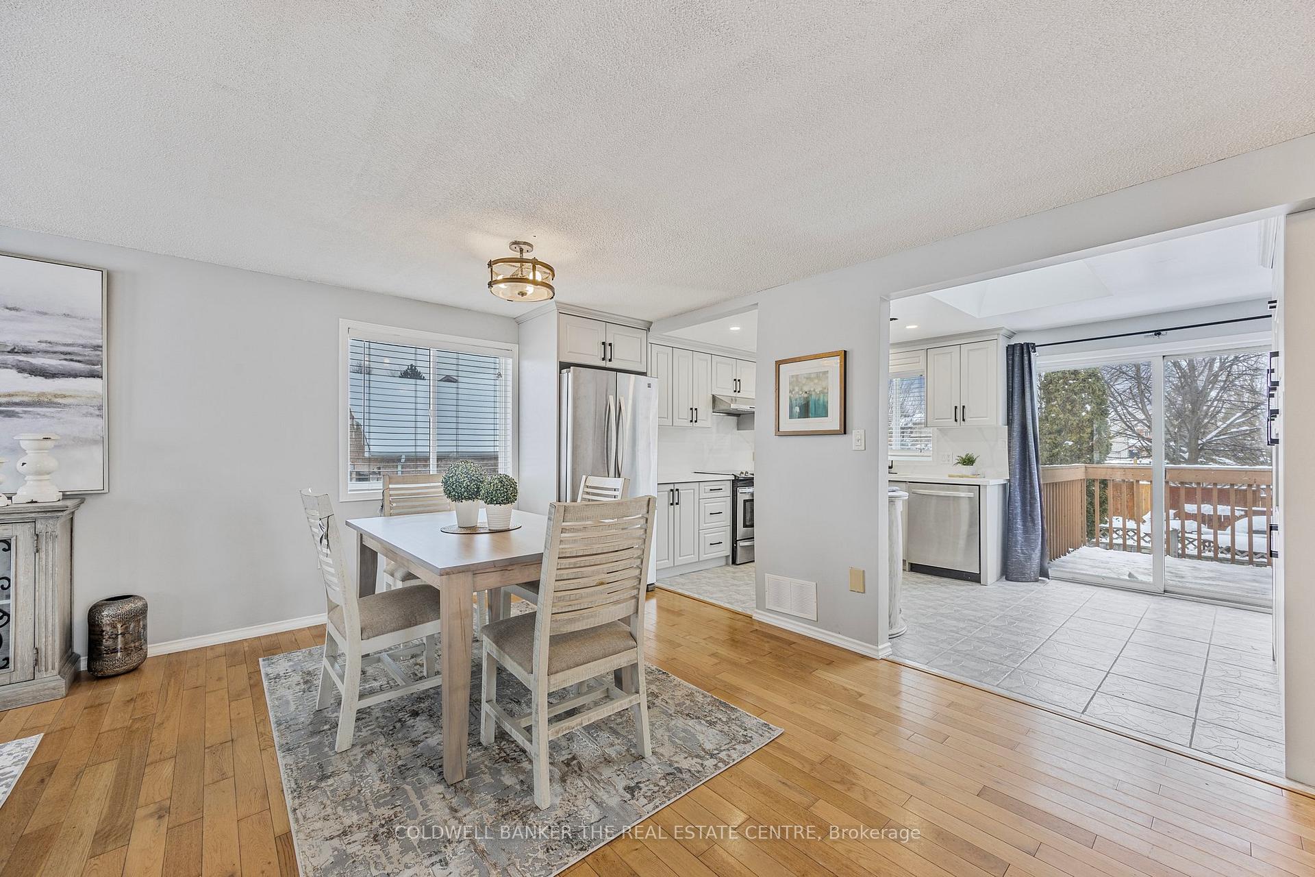 Photo 4 of 64 Golden Eagle Way, Barrie, Little Lake — HOMEH