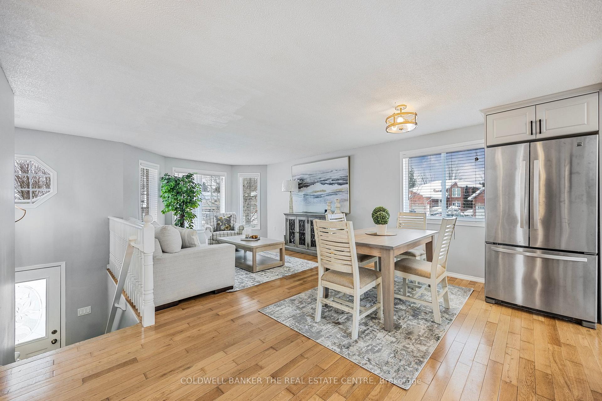 Photo 5 of 64 Golden Eagle Way, Barrie, Little Lake — HOMEH