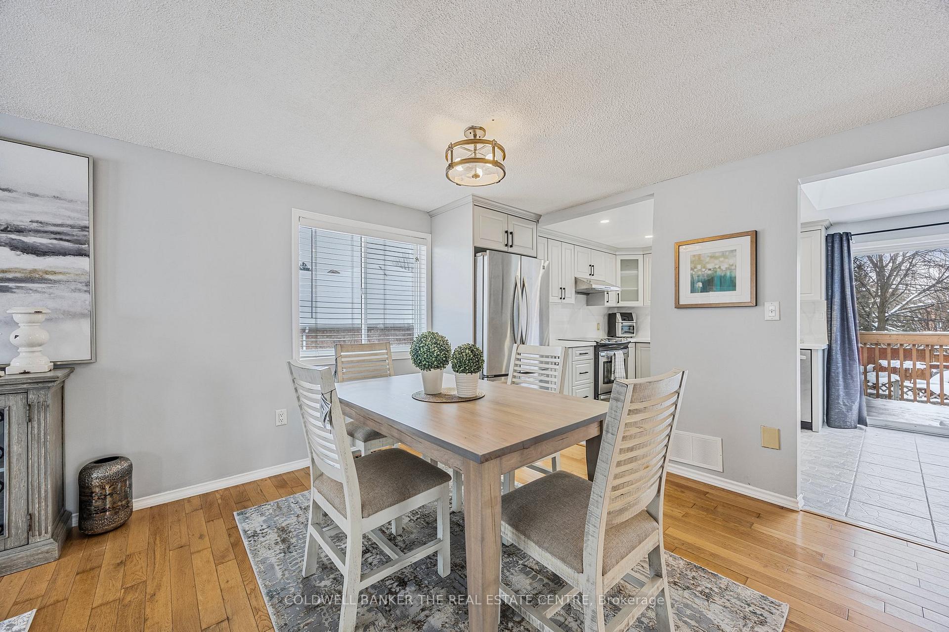 Photo 9 of 64 Golden Eagle Way, Barrie, Little Lake — HOMEH