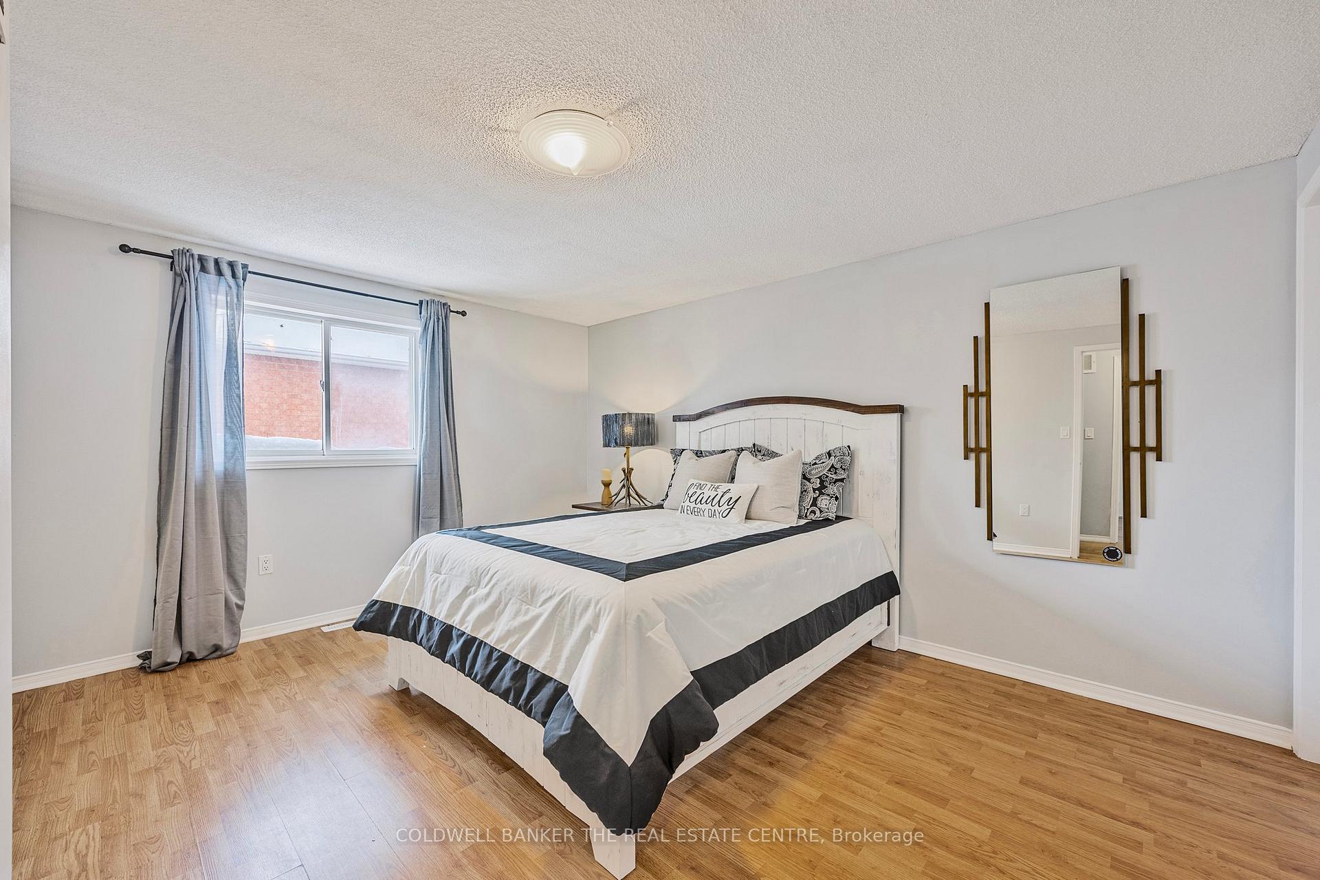 Photo 15 of 64 Golden Eagle Way, Barrie, Little Lake — HOMEH