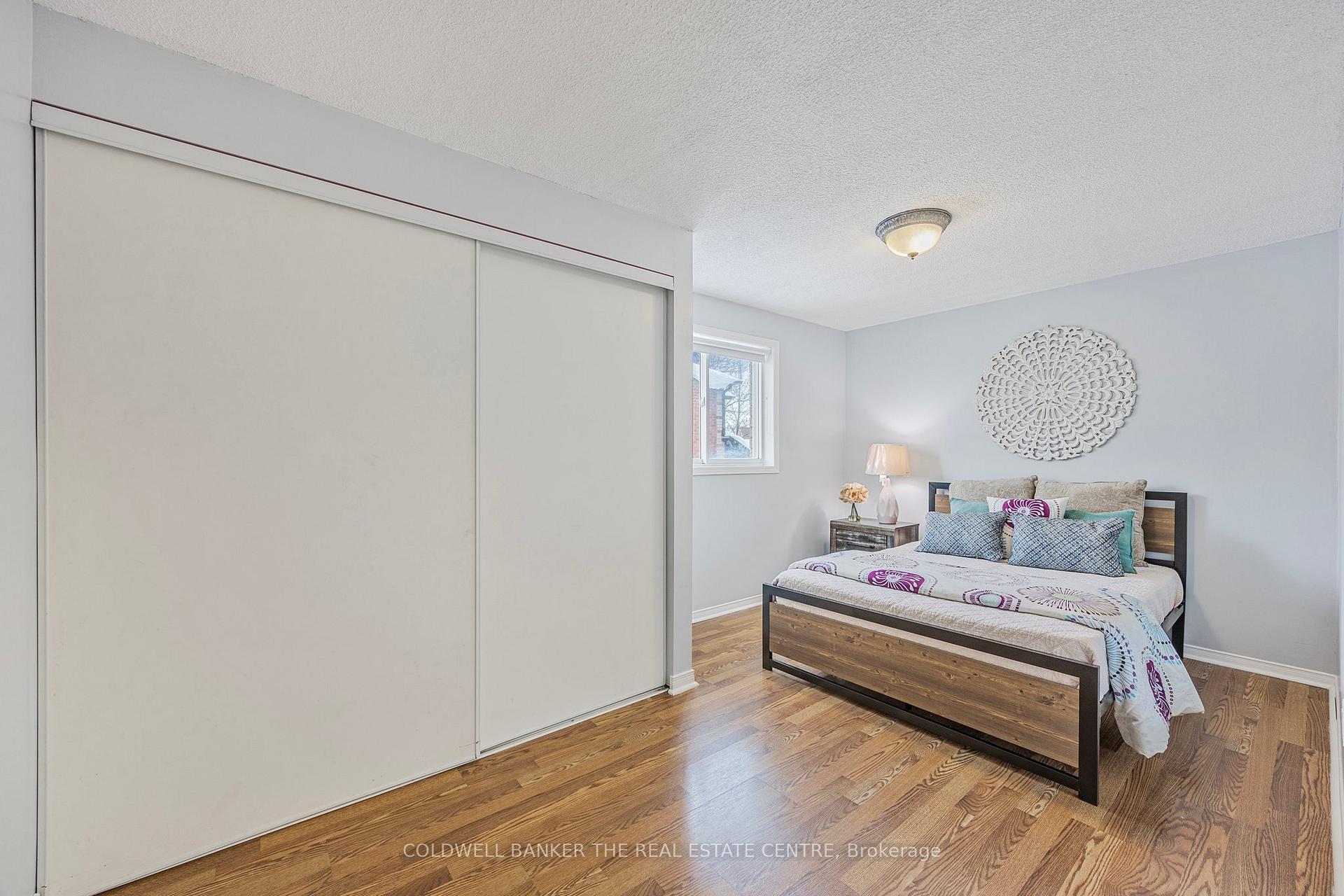 Photo 18 of 64 Golden Eagle Way, Barrie, Little Lake — HOMEH