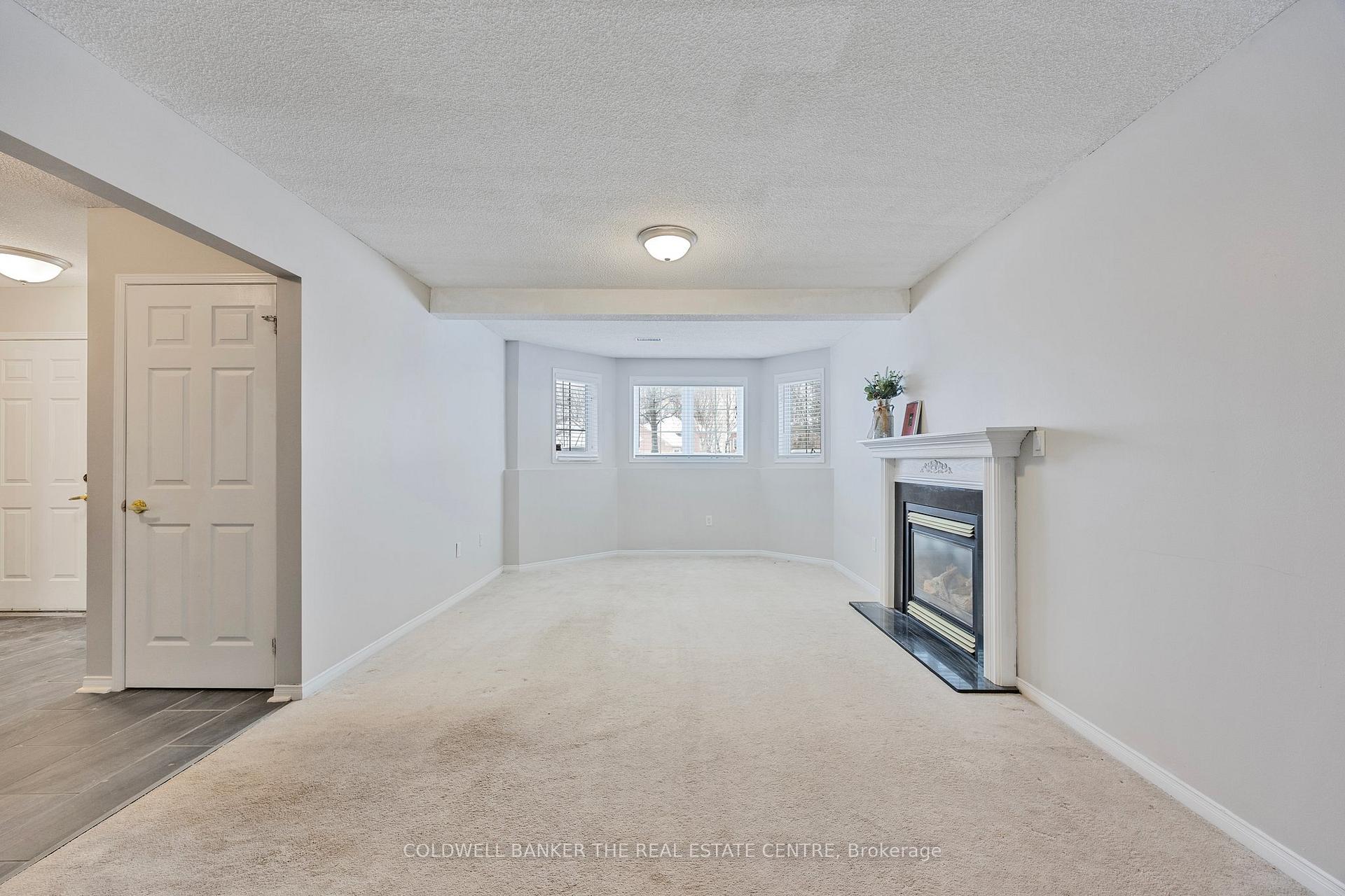 Photo 20 of 64 Golden Eagle Way, Barrie, Little Lake — HOMEH