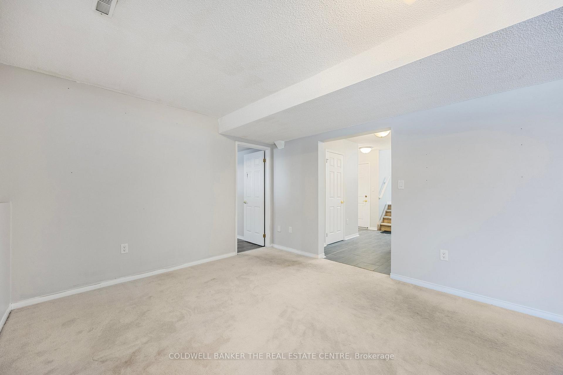 Photo 24 of 64 Golden Eagle Way, Barrie, Little Lake — HOMEH