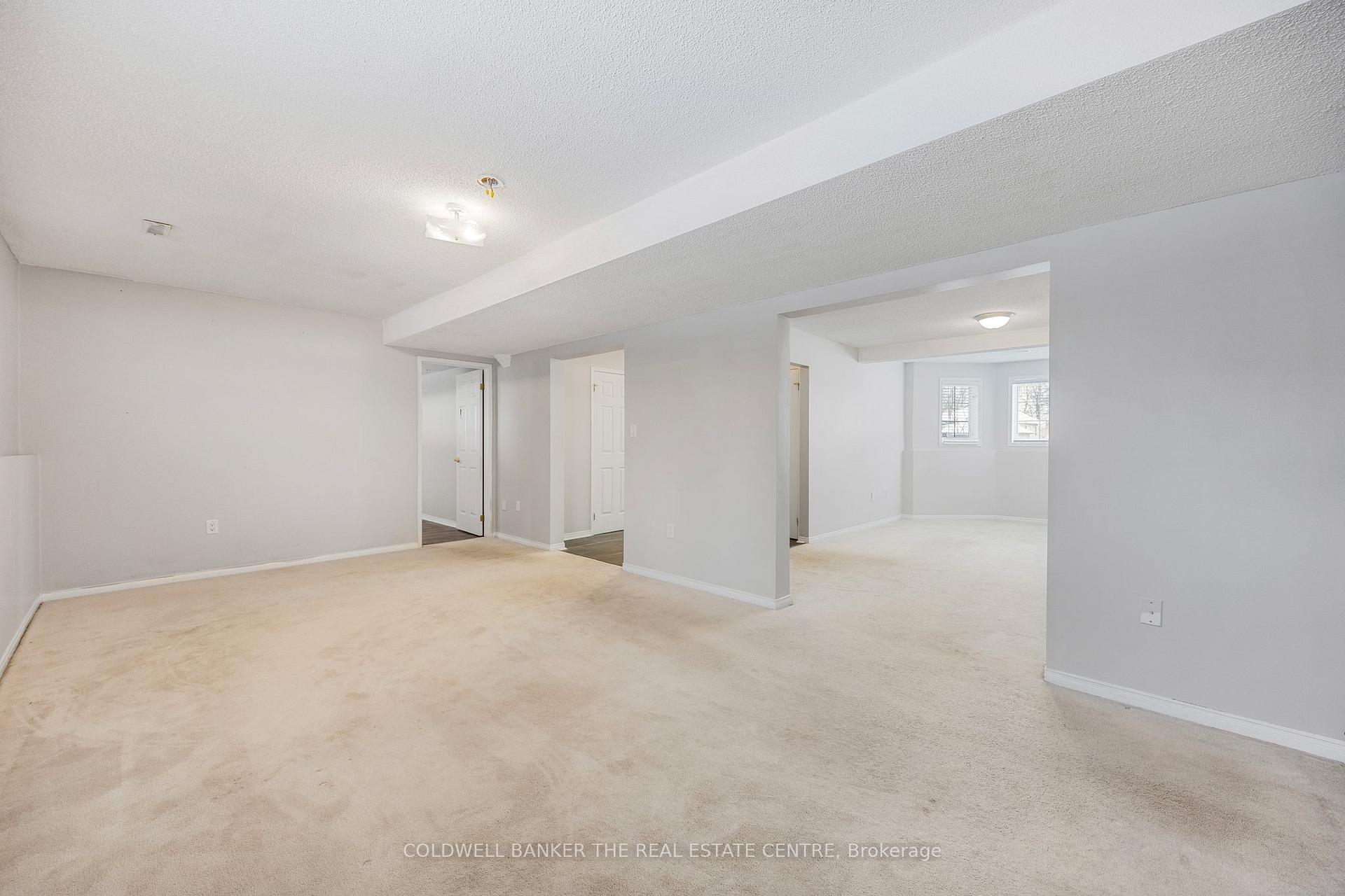 Photo 25 of 64 Golden Eagle Way, Barrie, Little Lake — HOMEH