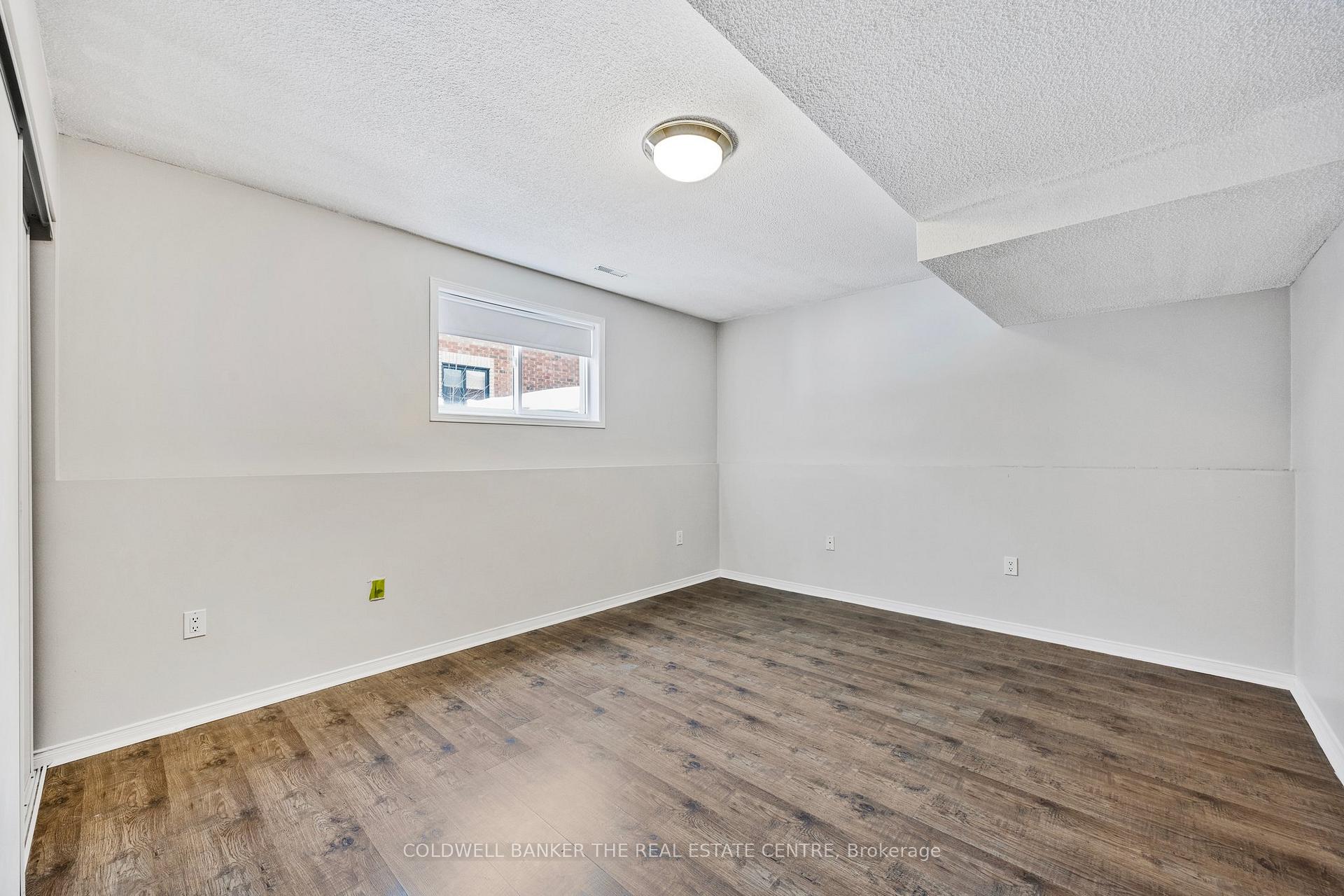 Photo 27 of 64 Golden Eagle Way, Barrie, Little Lake — HOMEH