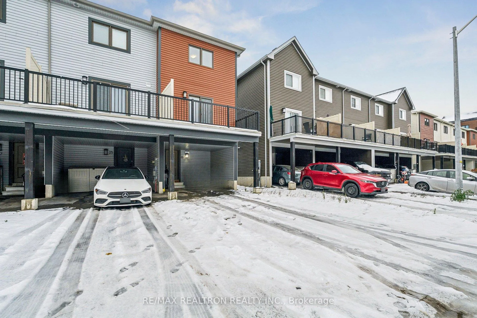 Photo 3 of 23 Andean Lane, Barrie, Rural Barrie Southwest — HOMEH