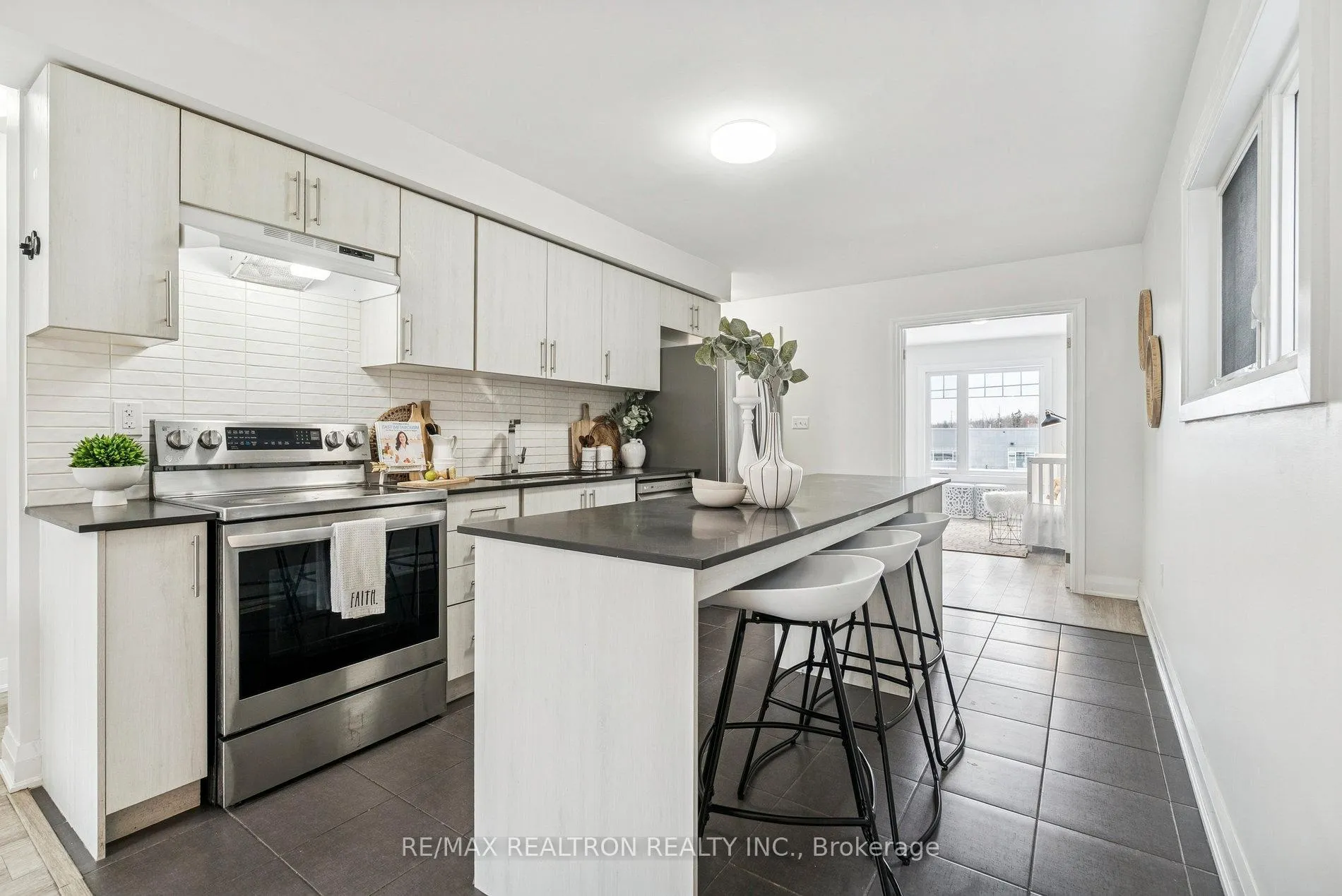 Photo 11 of 23 Andean Lane, Barrie, Rural Barrie Southwest — HOMEH