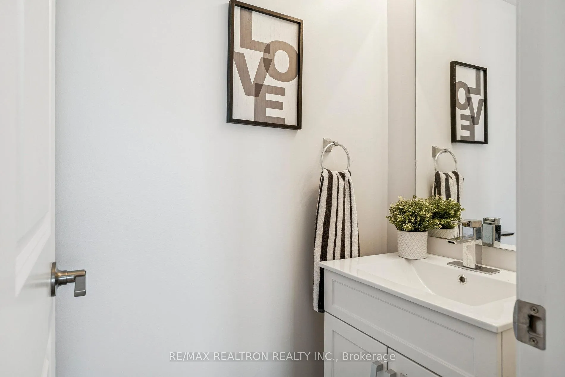 Photo 13 of 23 Andean Lane, Barrie, Rural Barrie Southwest — HOMEH
