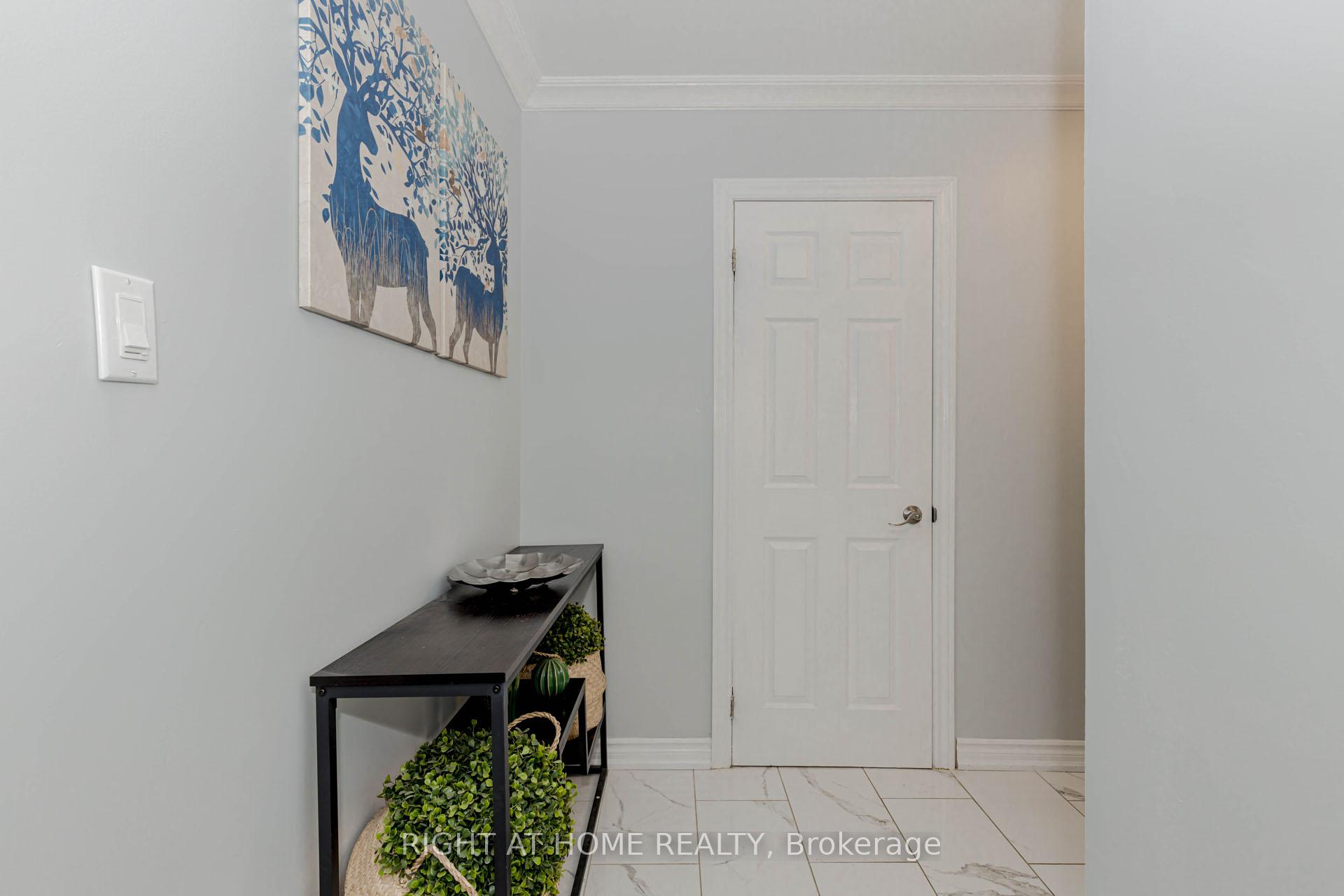 Photo 9 of 17 Garden Avenue, Brampton, Brampton West — HOMEH