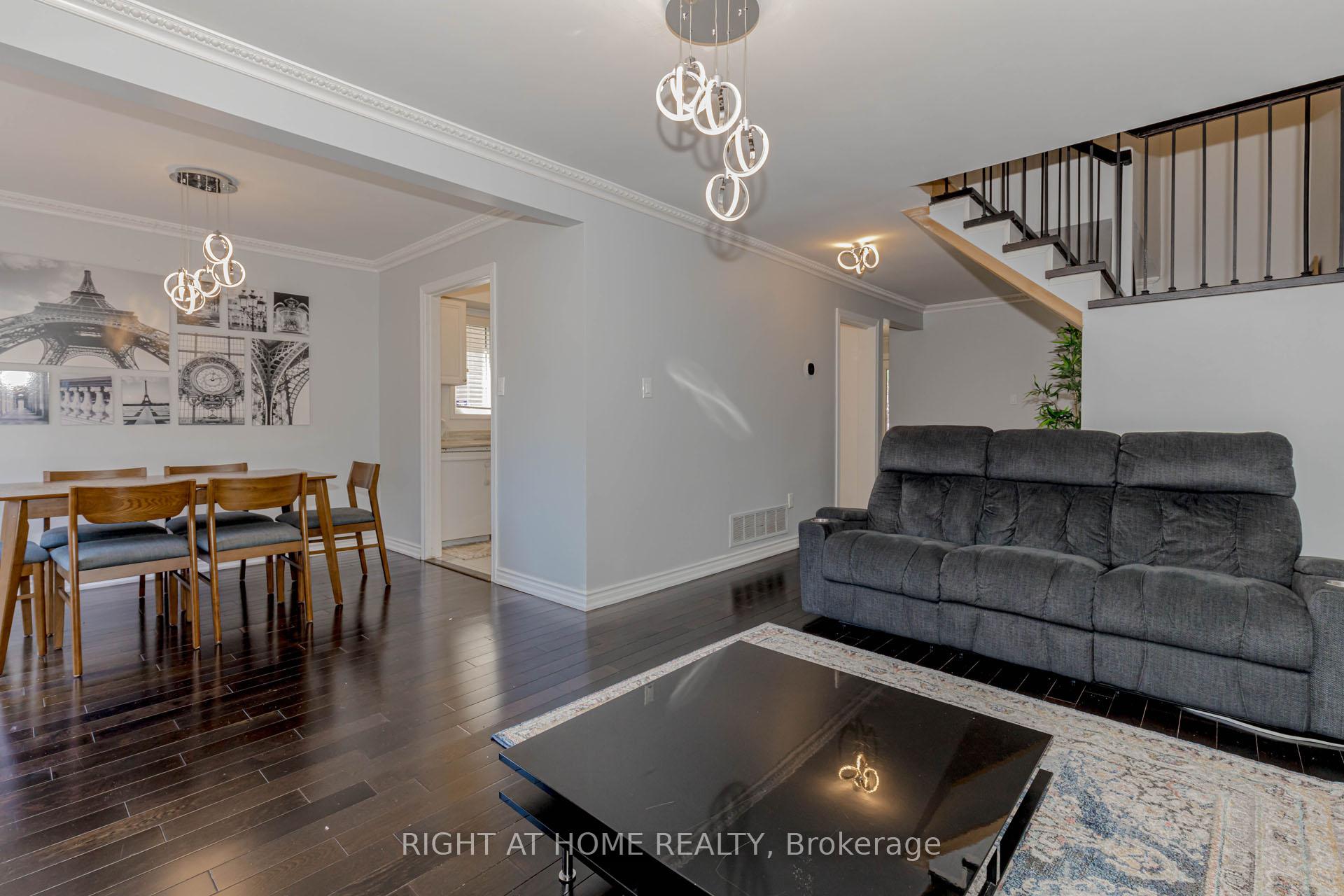Photo 13 of 17 Garden Avenue, Brampton, Brampton West — HOMEH