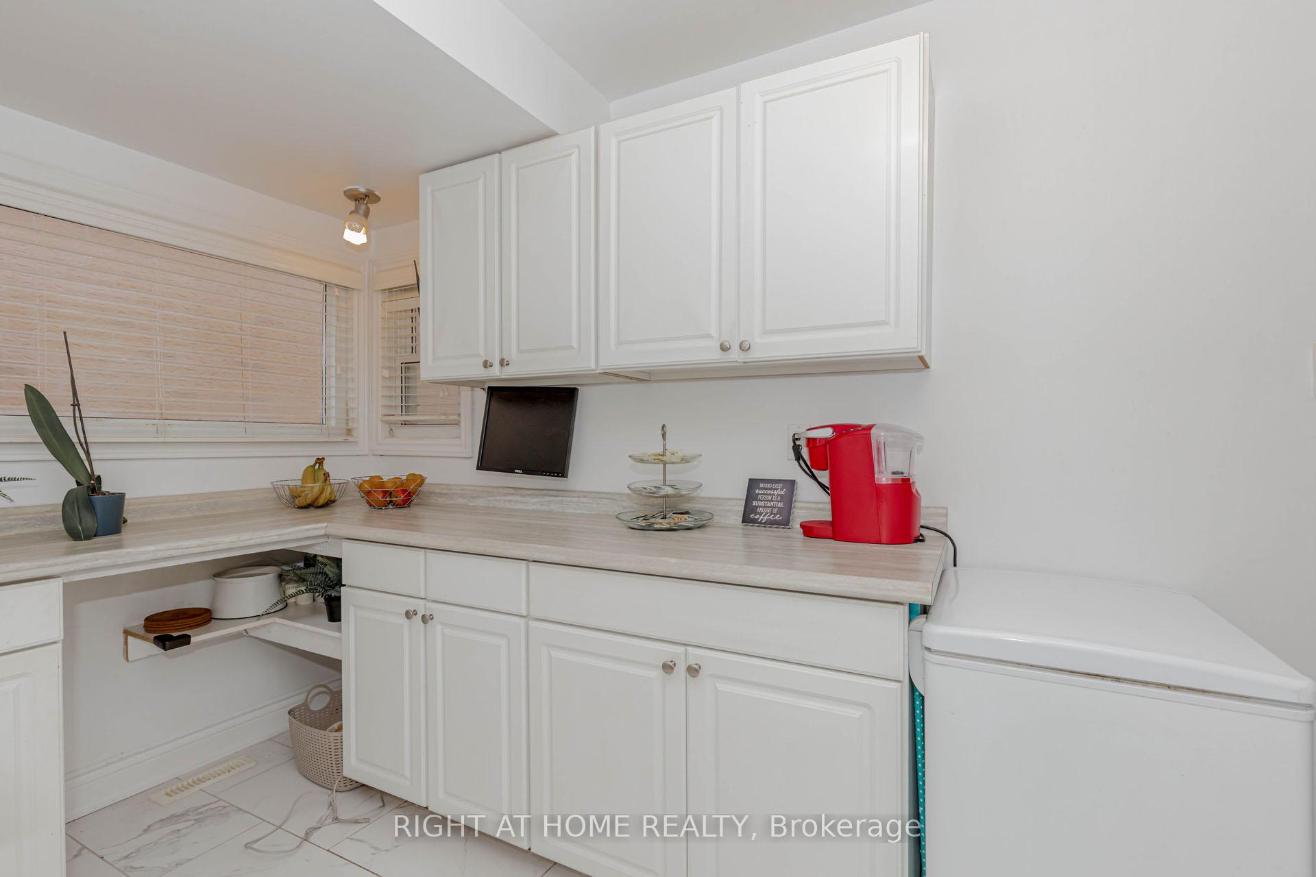 Photo 20 of 17 Garden Avenue, Brampton, Brampton West — HOMEH
