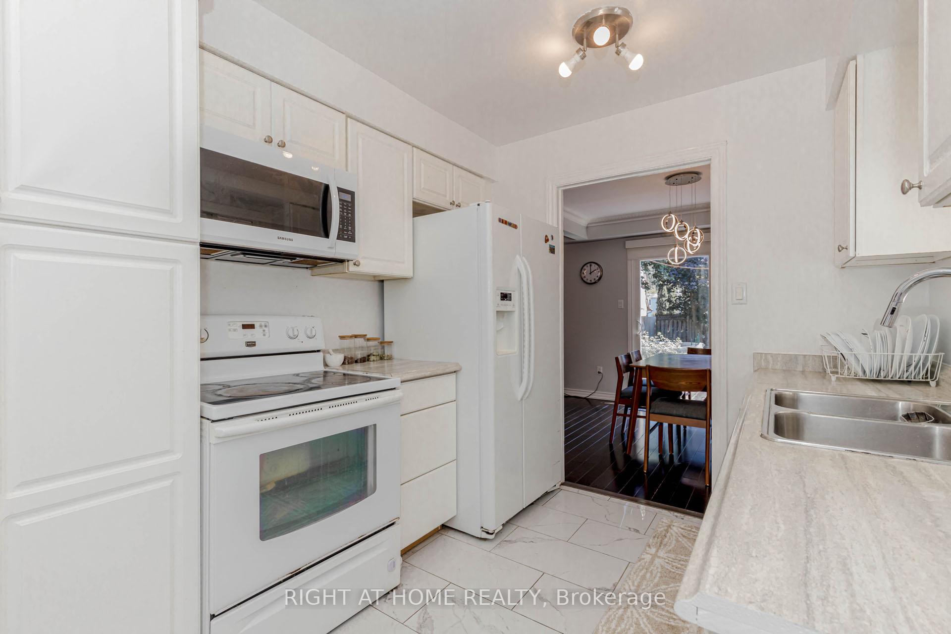Photo 21 of 17 Garden Avenue, Brampton, Brampton West — HOMEH