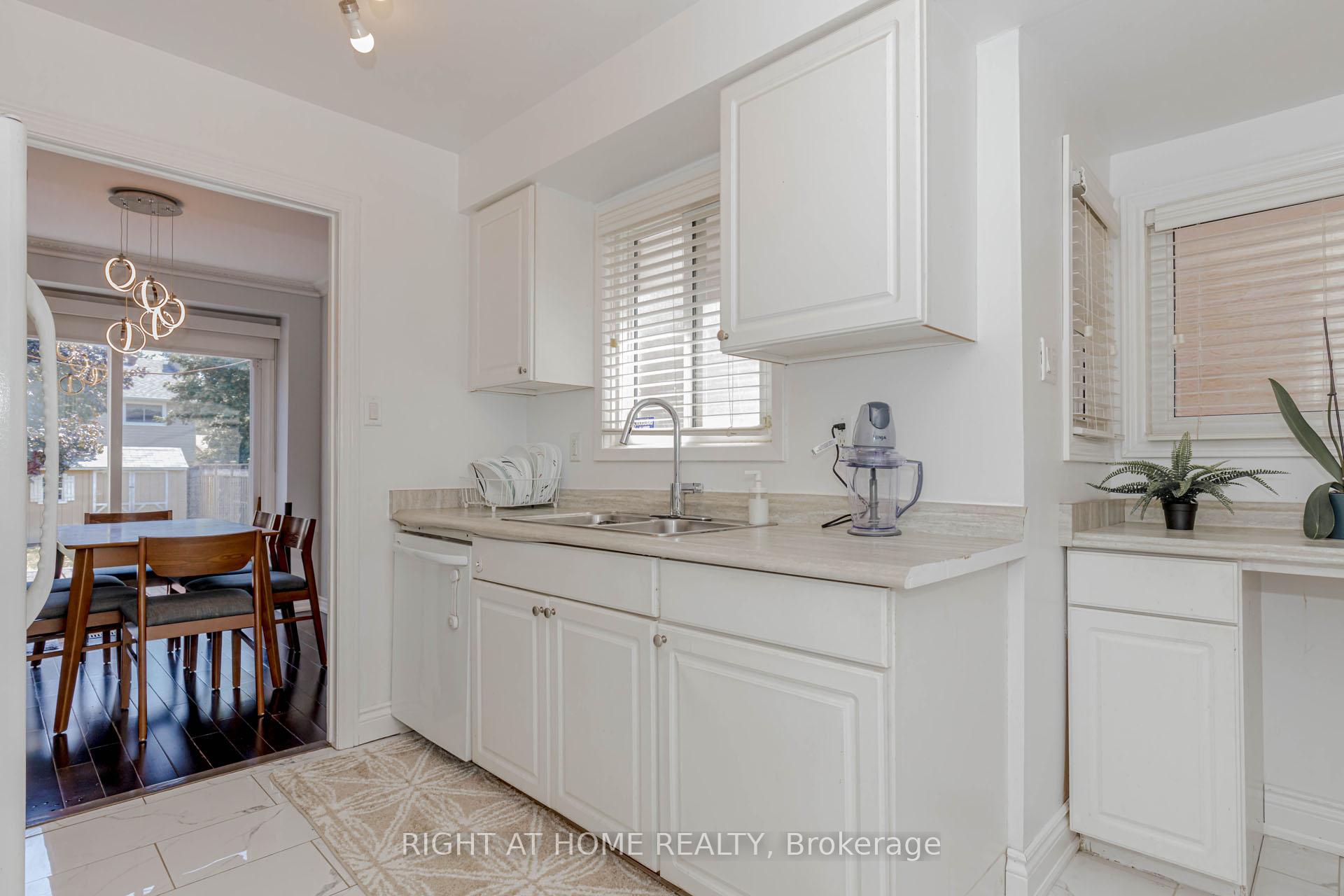 Photo 22 of 17 Garden Avenue, Brampton, Brampton West — HOMEH