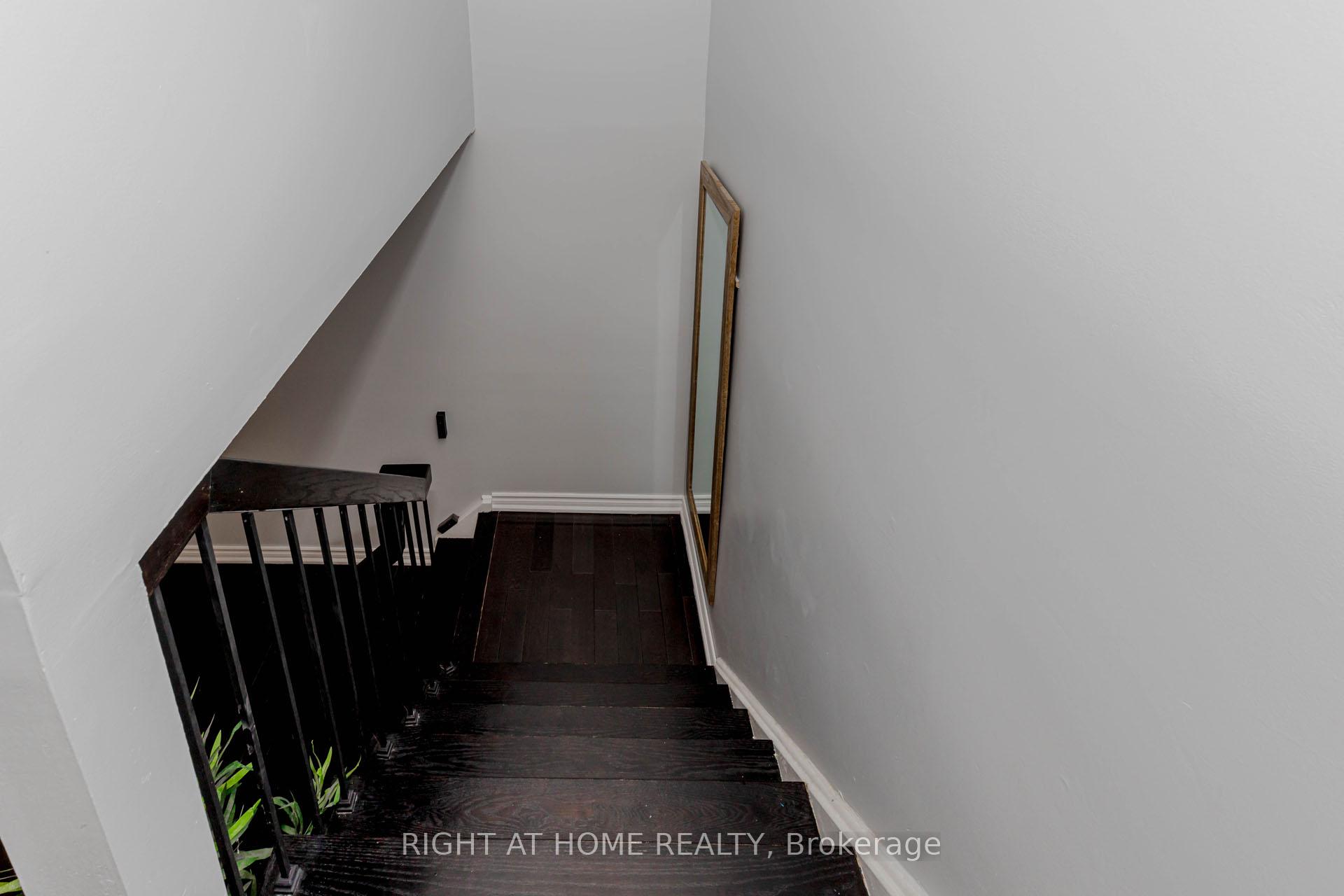 Photo 24 of 17 Garden Avenue, Brampton, Brampton West — HOMEH
