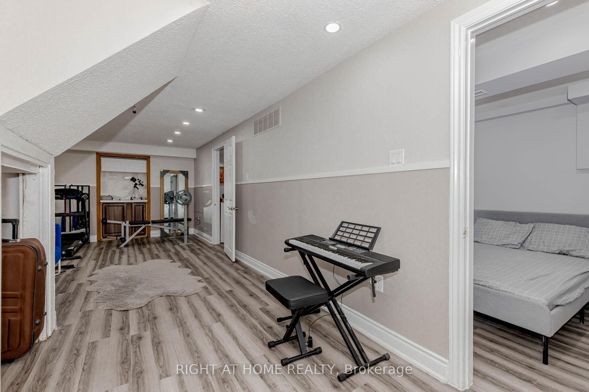 Photo 34 of 17 Garden Avenue, Brampton, Brampton West — HOMEH